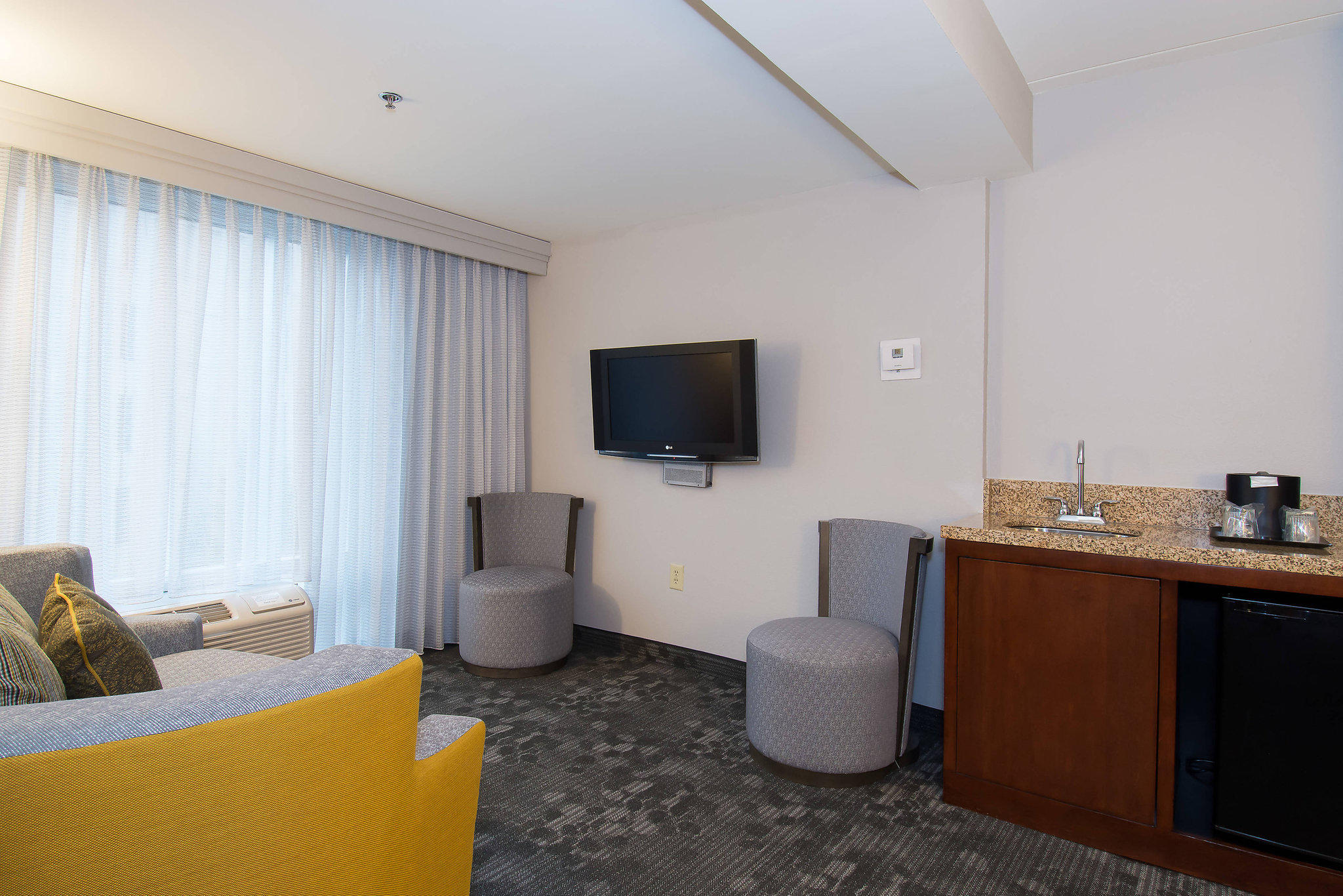 Courtyard by Marriott Columbia Downtown at USC Photo