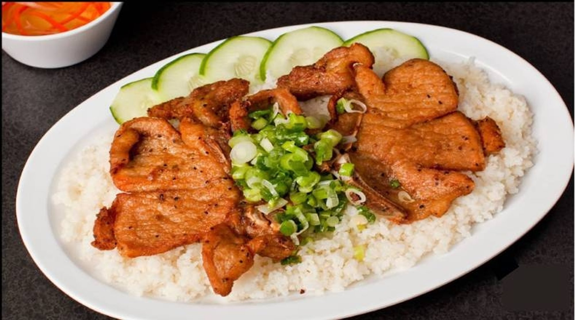 (Com Suon- 2 Mieng) Rice 2 Porkchop Combo