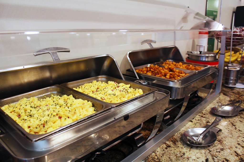 Hampton Inn Pensacola Beach Image