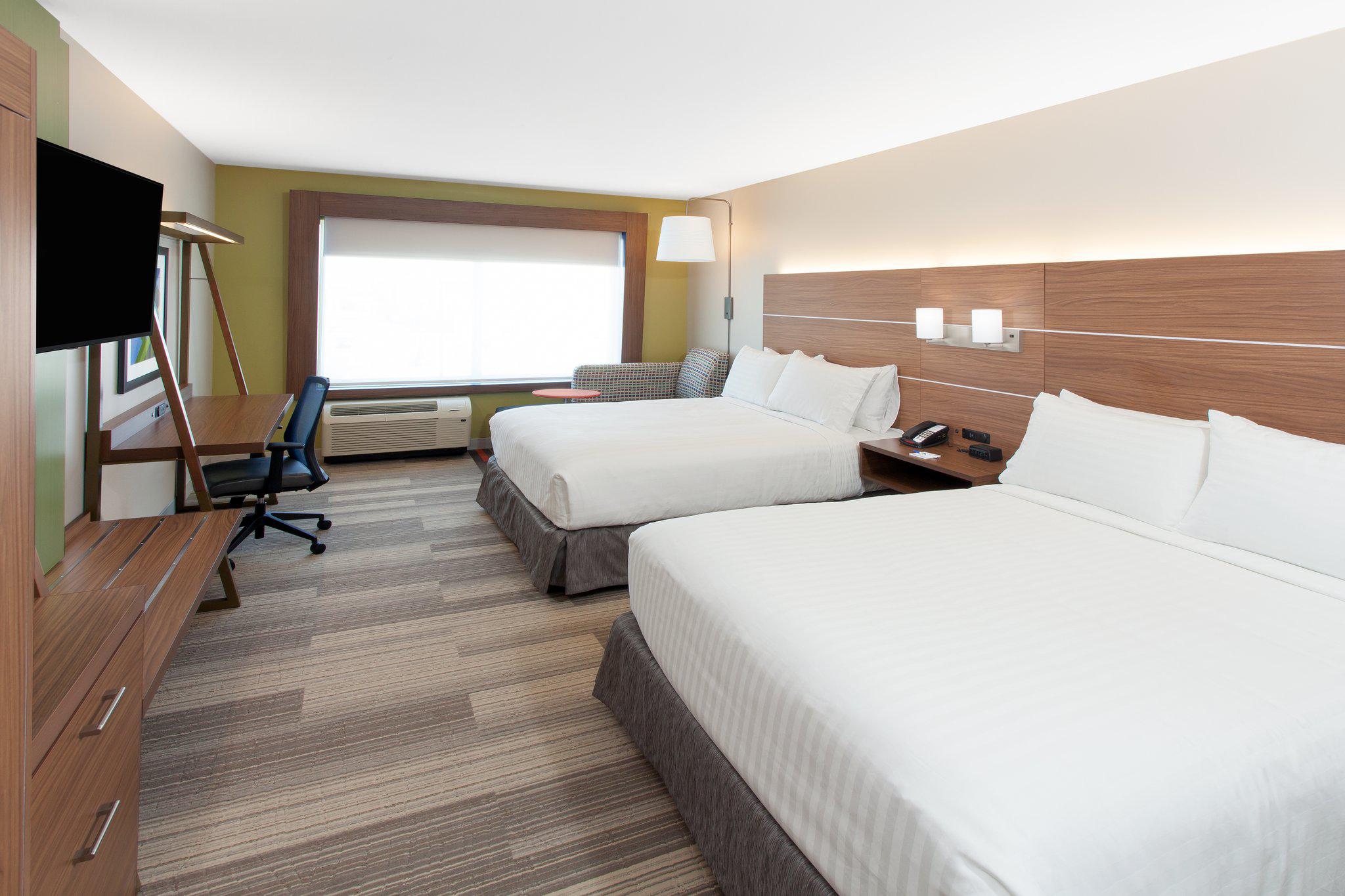 Holiday Inn Express & Suites Sterling Heights-Detroit Area Photo