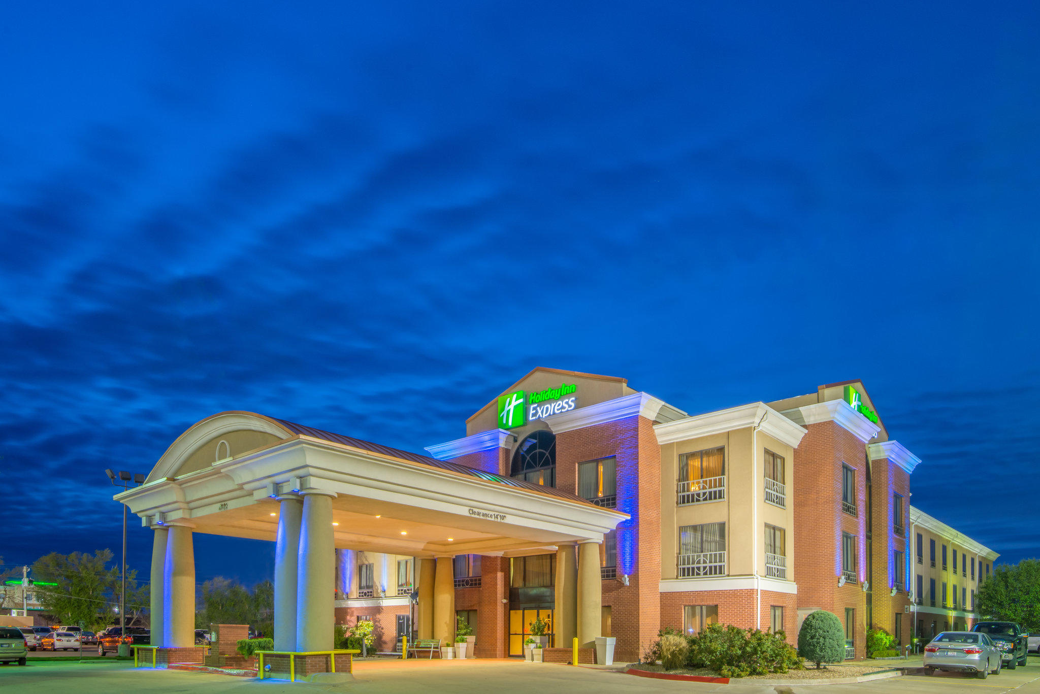 Holiday Inn Express & Suites Enid-Hwy 412 Photo