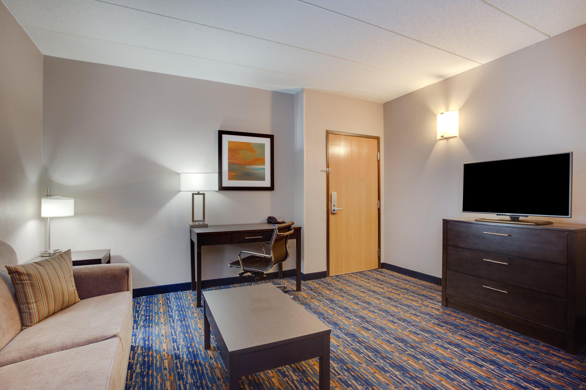 Holiday Inn Express & Suites I-95 Capitol Beltway-Largo Photo
