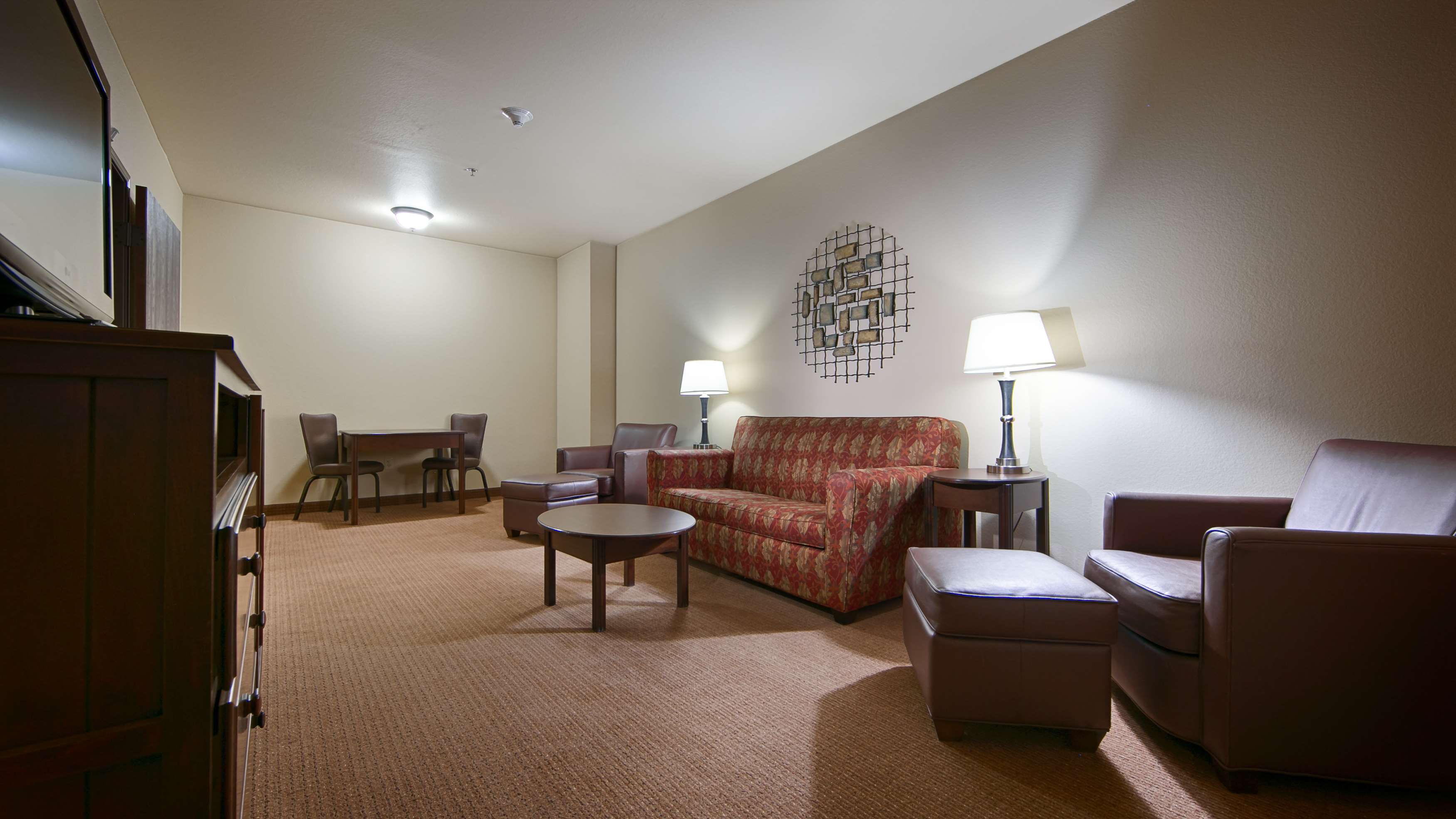 Best Western Plus Cimarron Hotel & Suites Photo