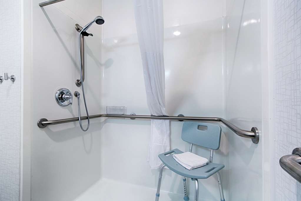 Hampton Inn Salina Image