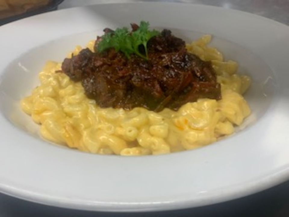 BURNT ENDS MAC & CHEESE