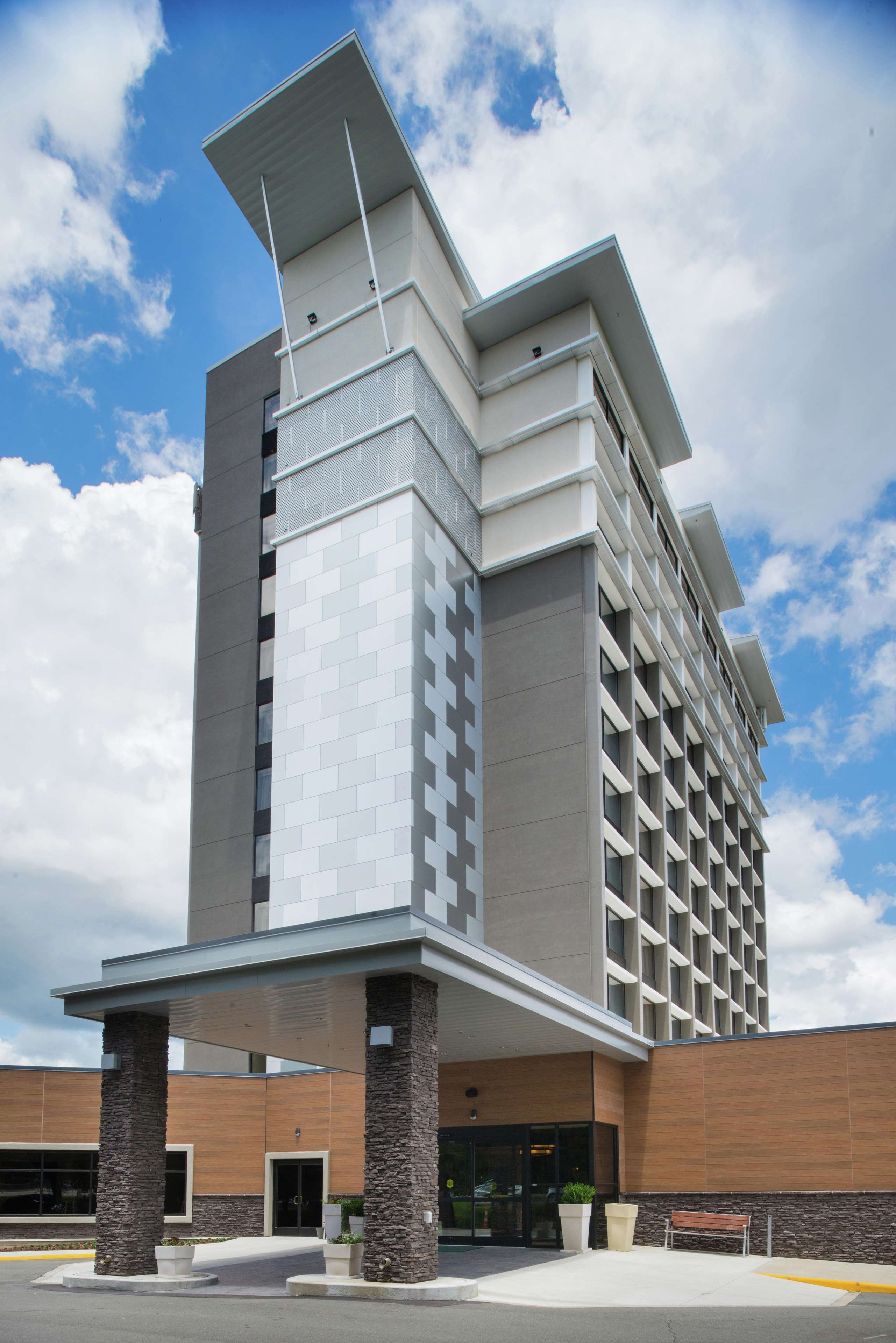 DoubleTree by Hilton Raleigh Crabtree Valley Photo