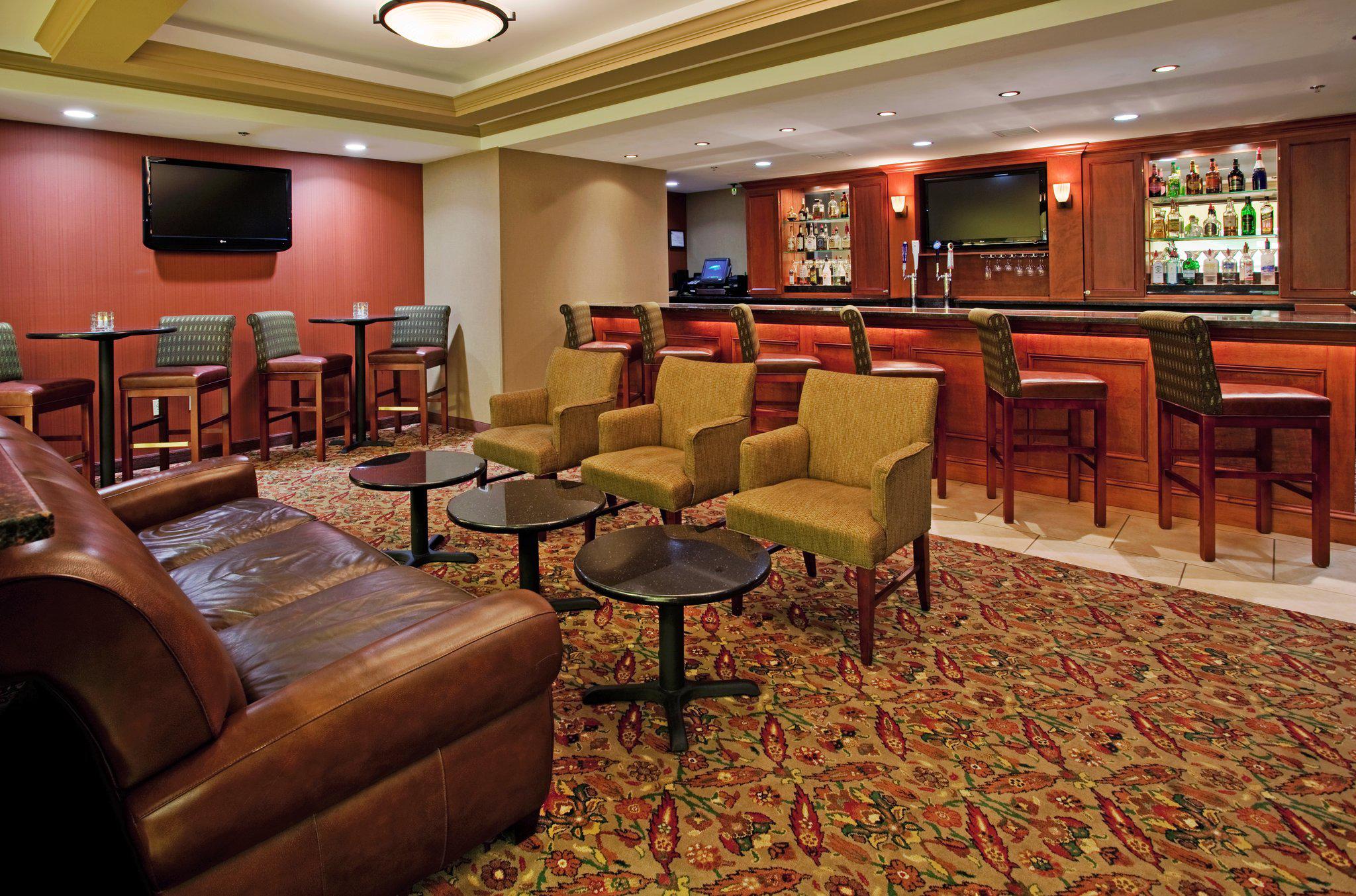 Holiday Inn & Suites Overland Park-Conv Ctr Photo