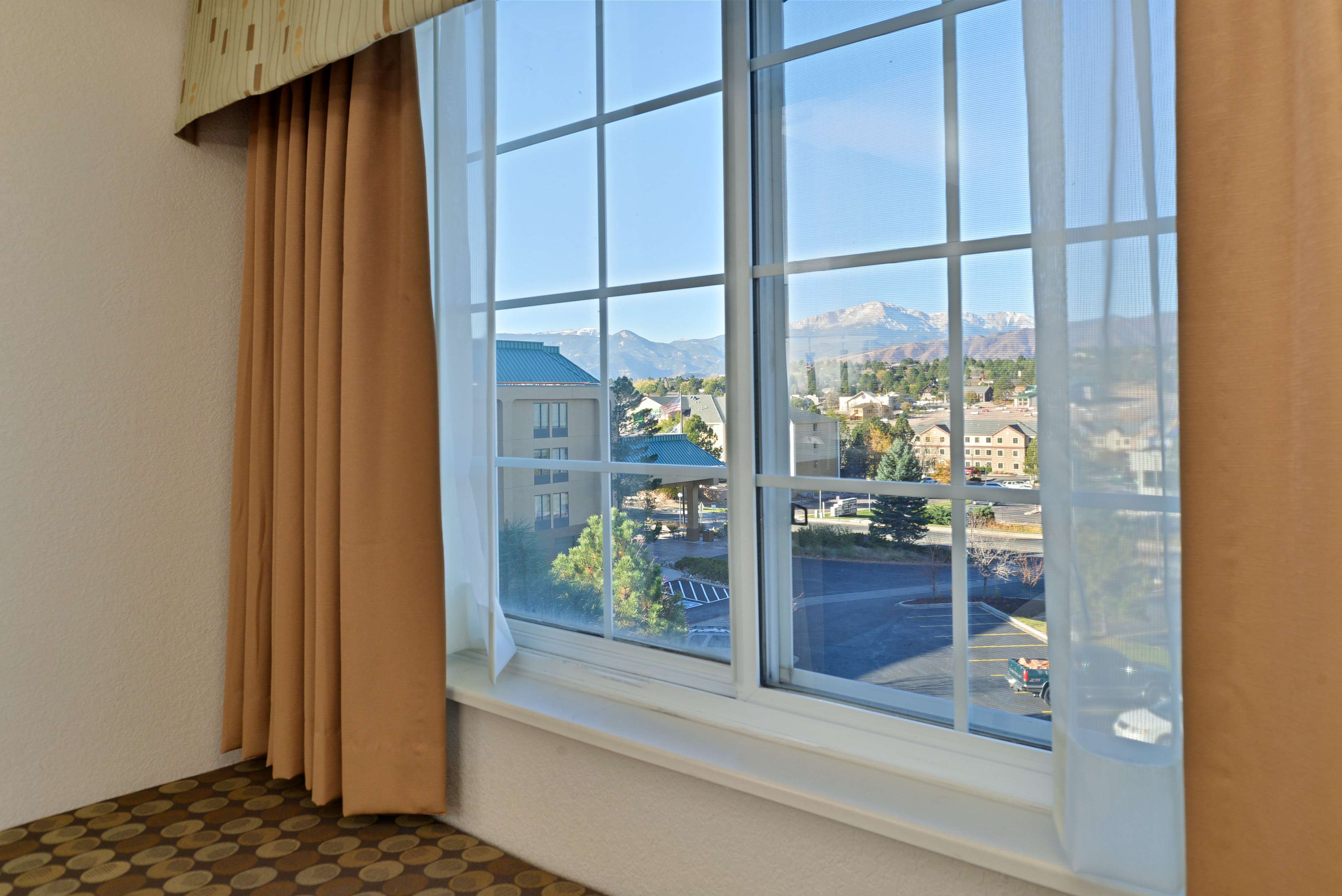 Best Western Plus Peak Vista Inn & Suites Photo