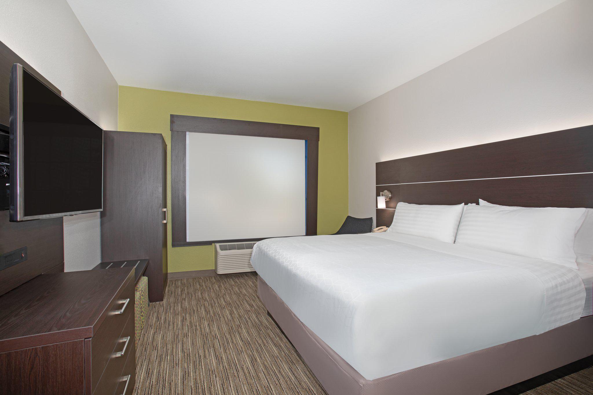 Holiday Inn Express & Suites Longmont Photo