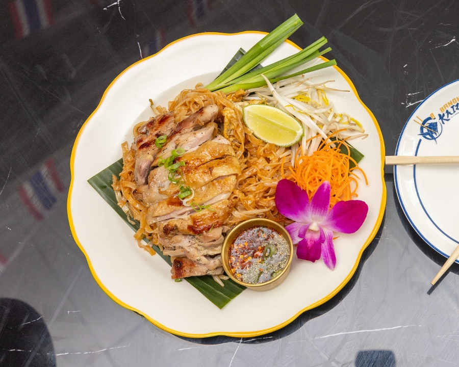 Pad Thai Grilled chicken ผัดไทไก่ย่าง