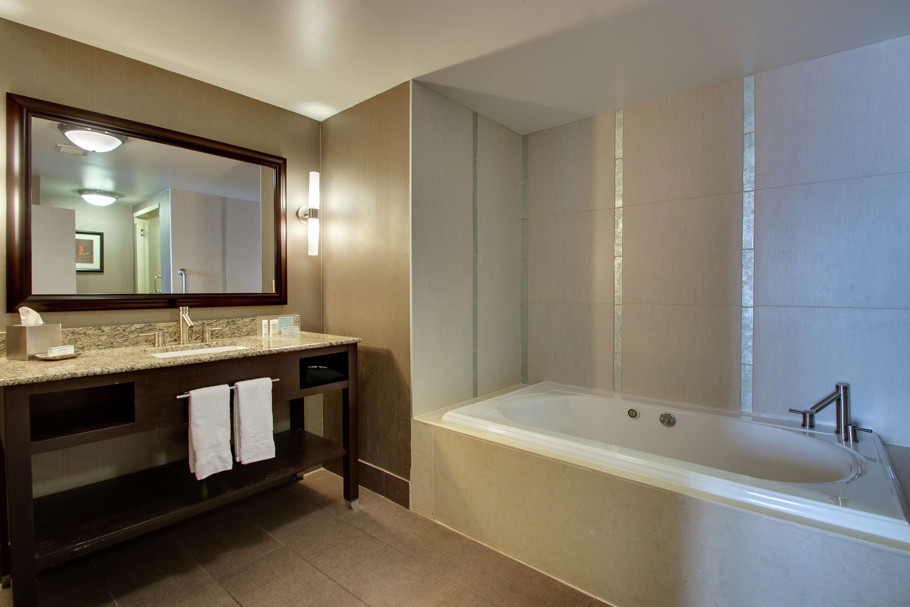 Guest room bath