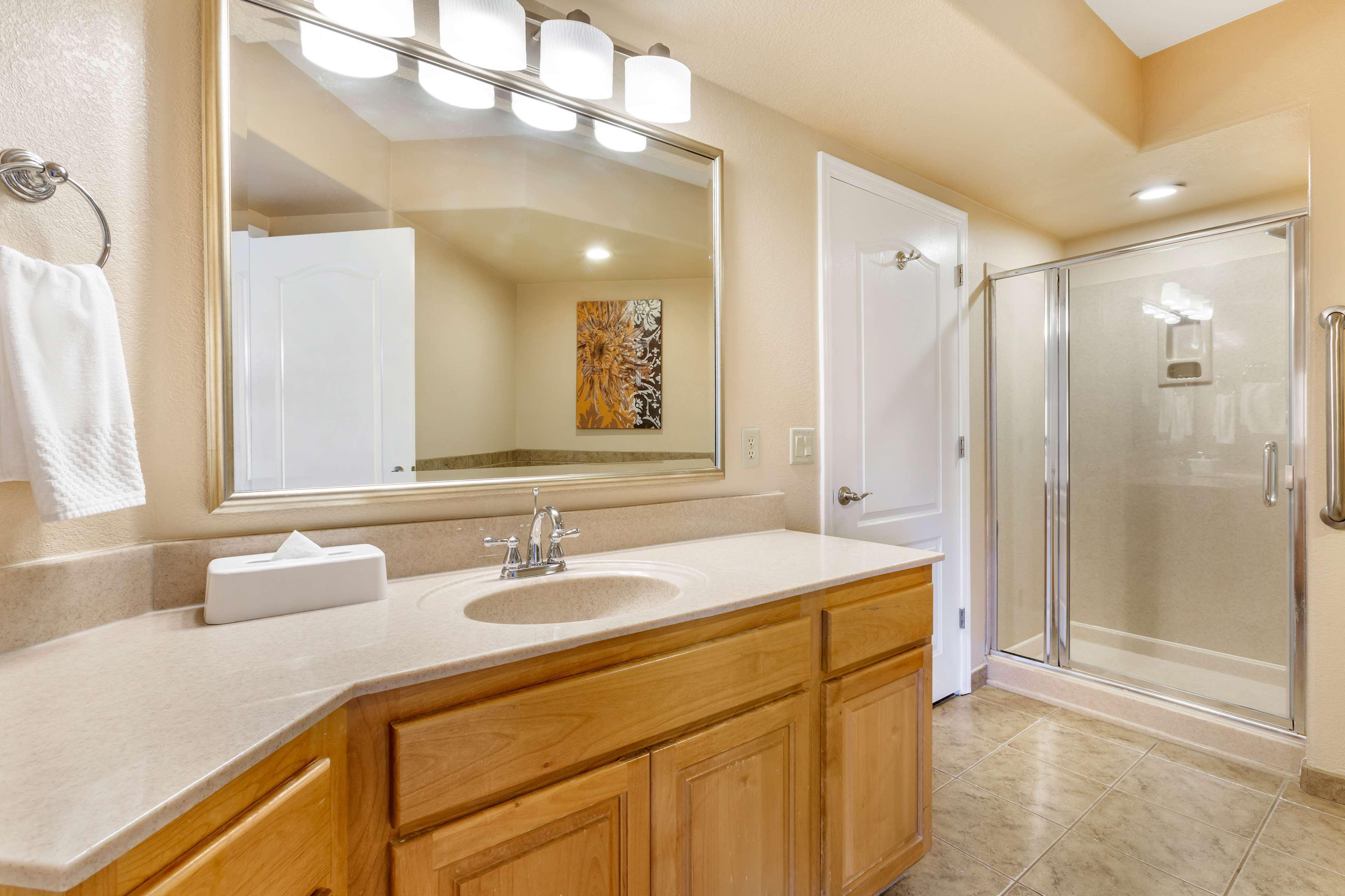 Guest room bath