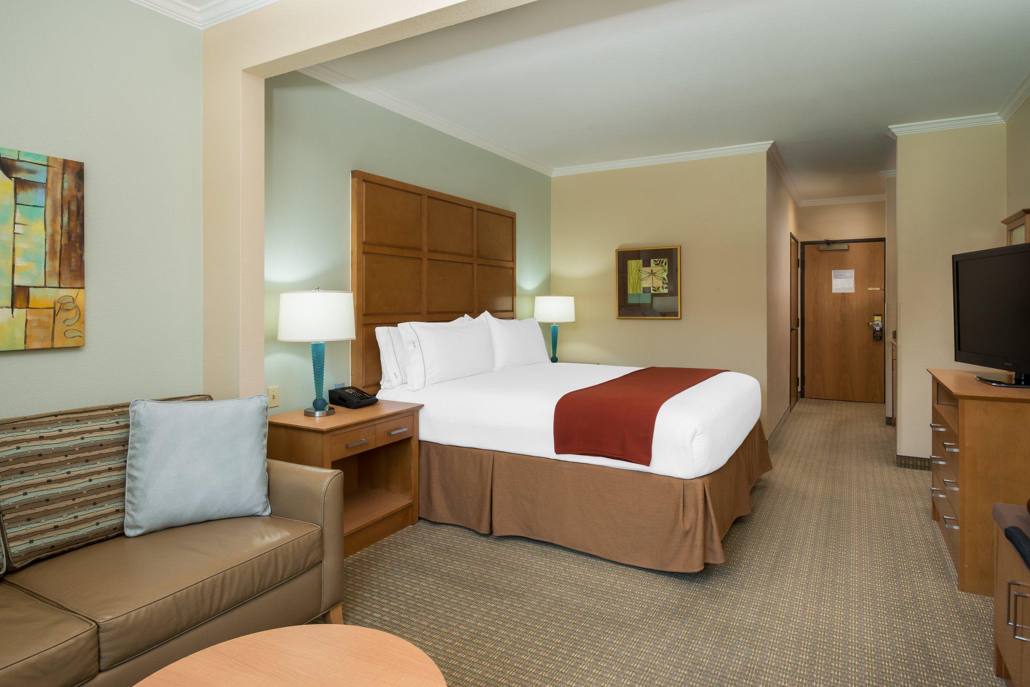 Holiday Inn Express & Suites Santa Clara - Silicon Valley Photo