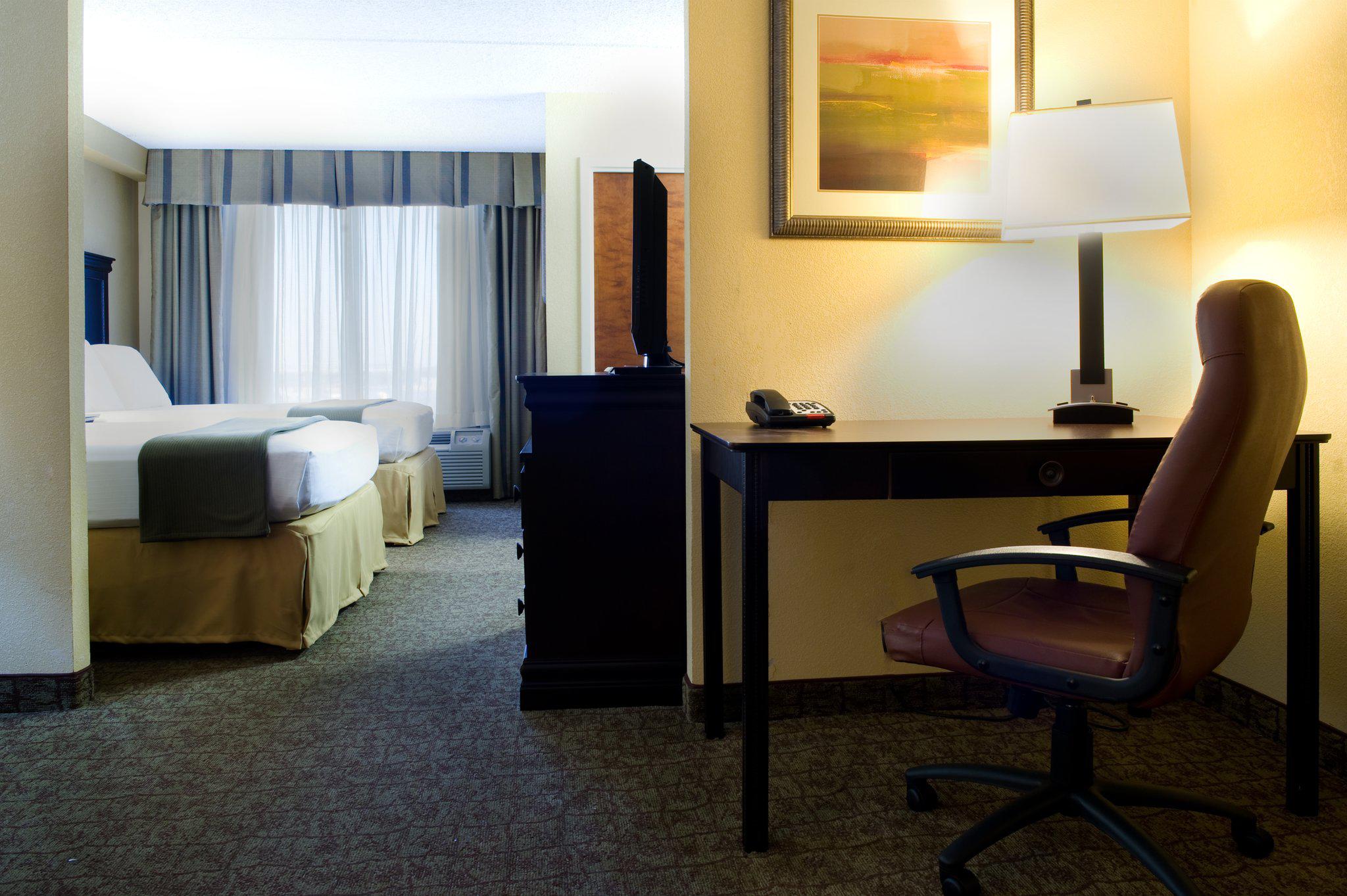 Holiday Inn Express & Suites Dallas Ft. Worth Airport South Photo