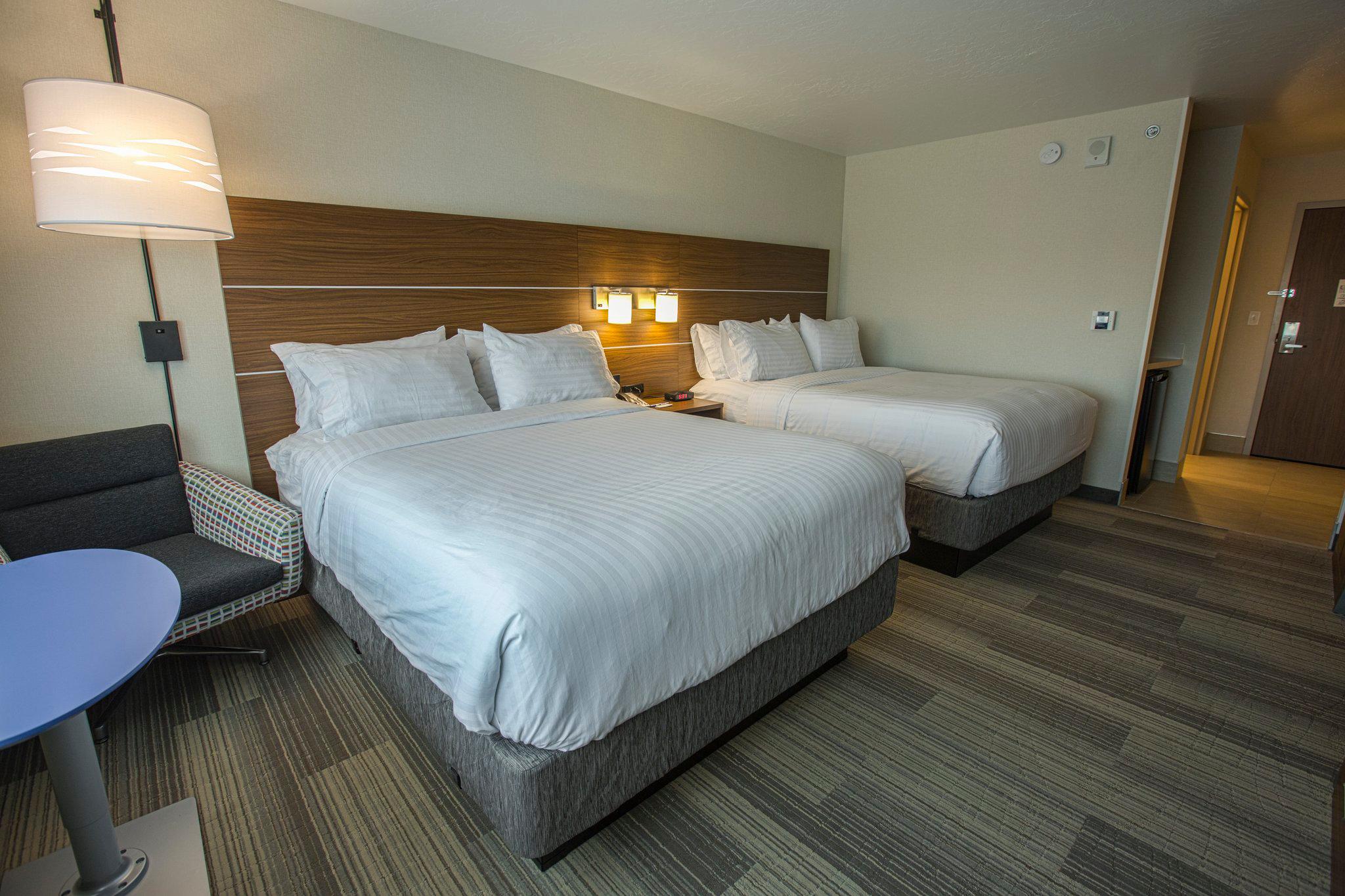 Holiday Inn Express & Suites Boise Airport Photo