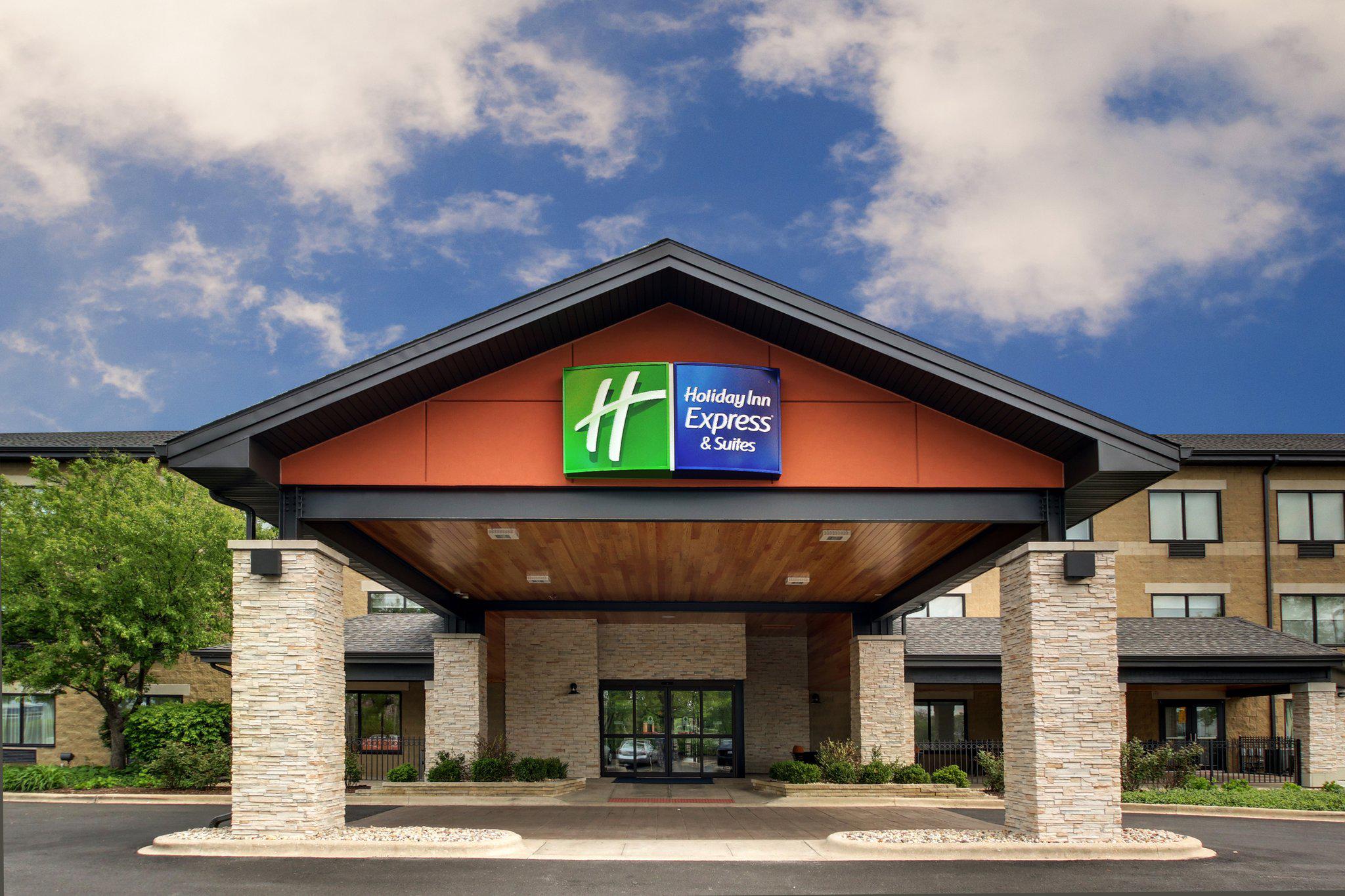 Holiday Inn Express & Suites Aurora - Naperville Photo