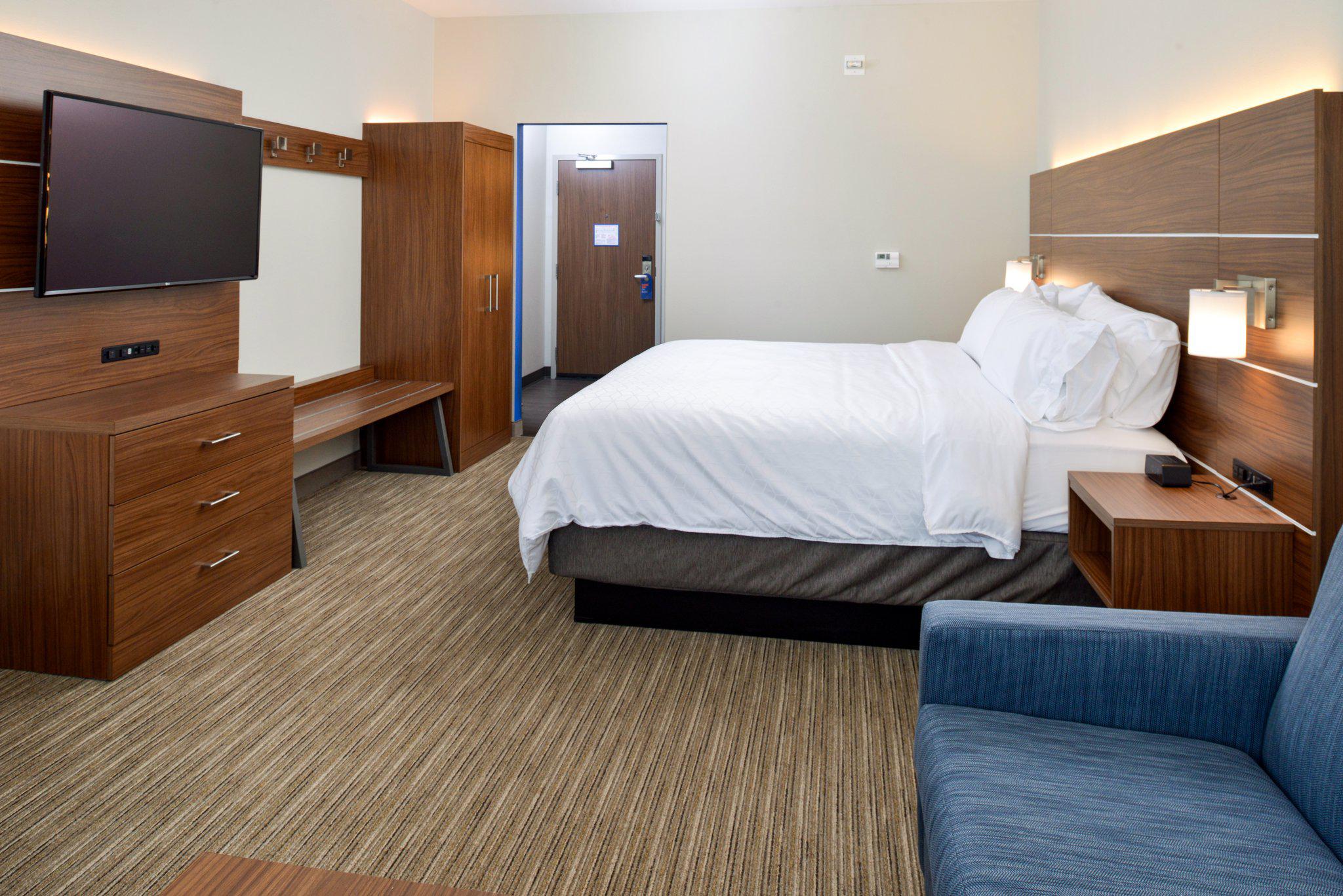 Holiday Inn Express & Suites Elko Photo