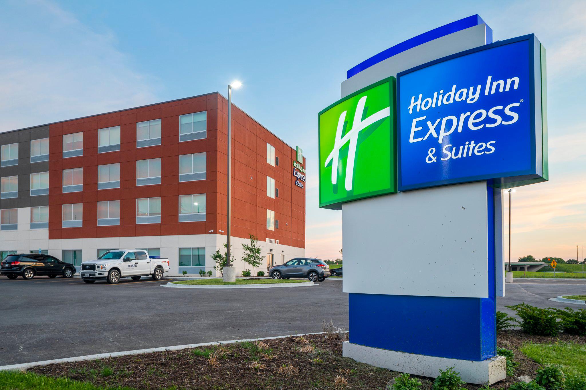 Holiday Inn Express & Suites Bourbonnais East - Bradley Photo
