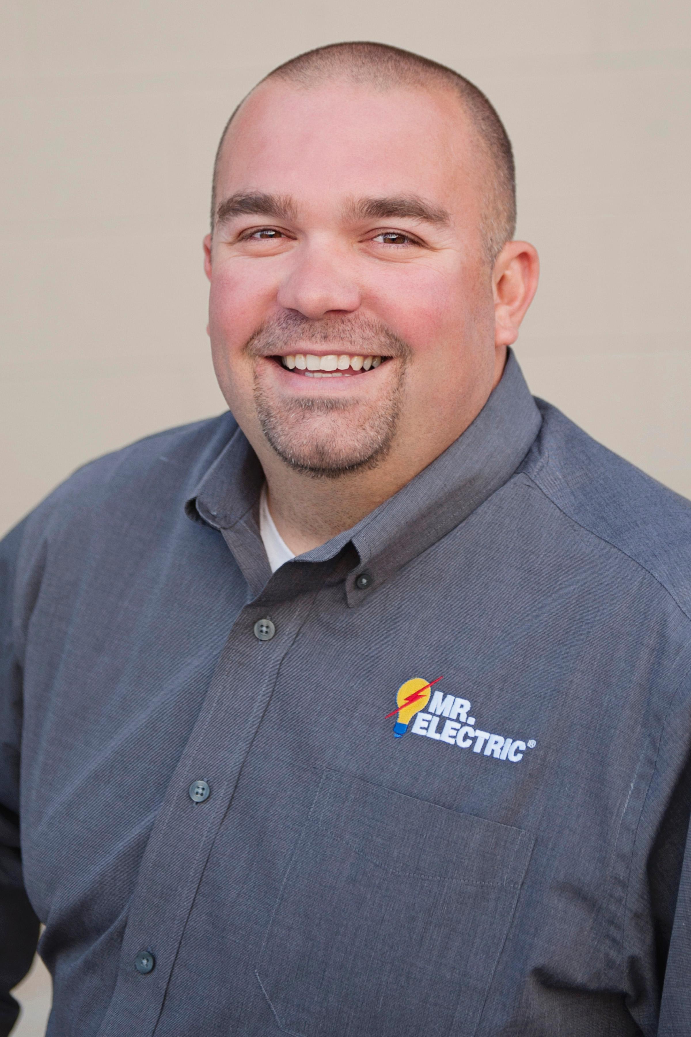 Mr. Electric of Davis County Logo