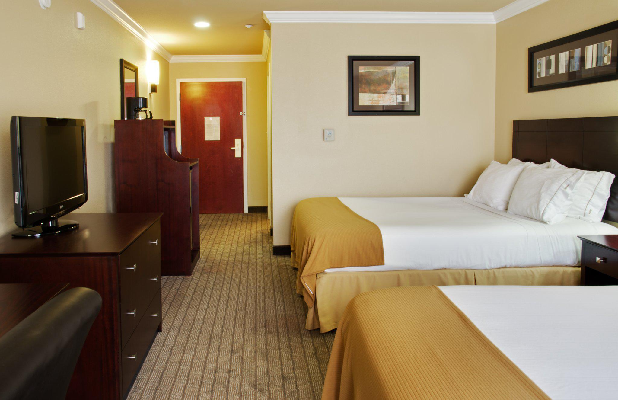 Holiday Inn Express & Suites Natchitoches Photo