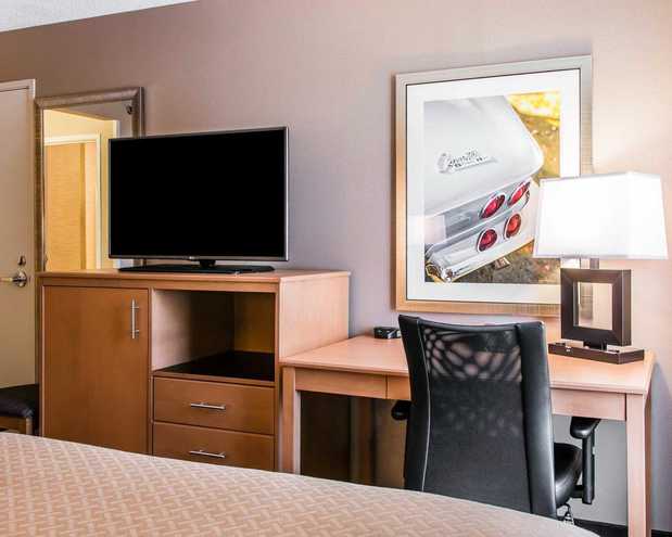 Images Quality Inn & Suites Warren - Detroit