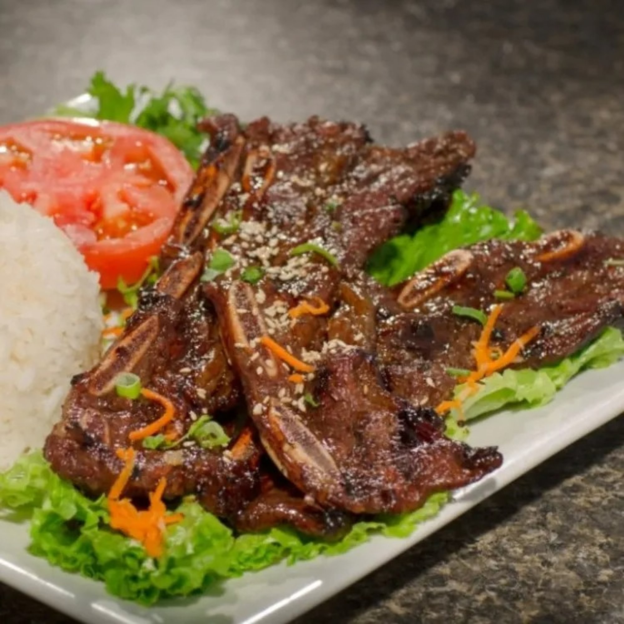 BBQ Short Ribs & Onion Rice Plate (Com Suon Dai Han)