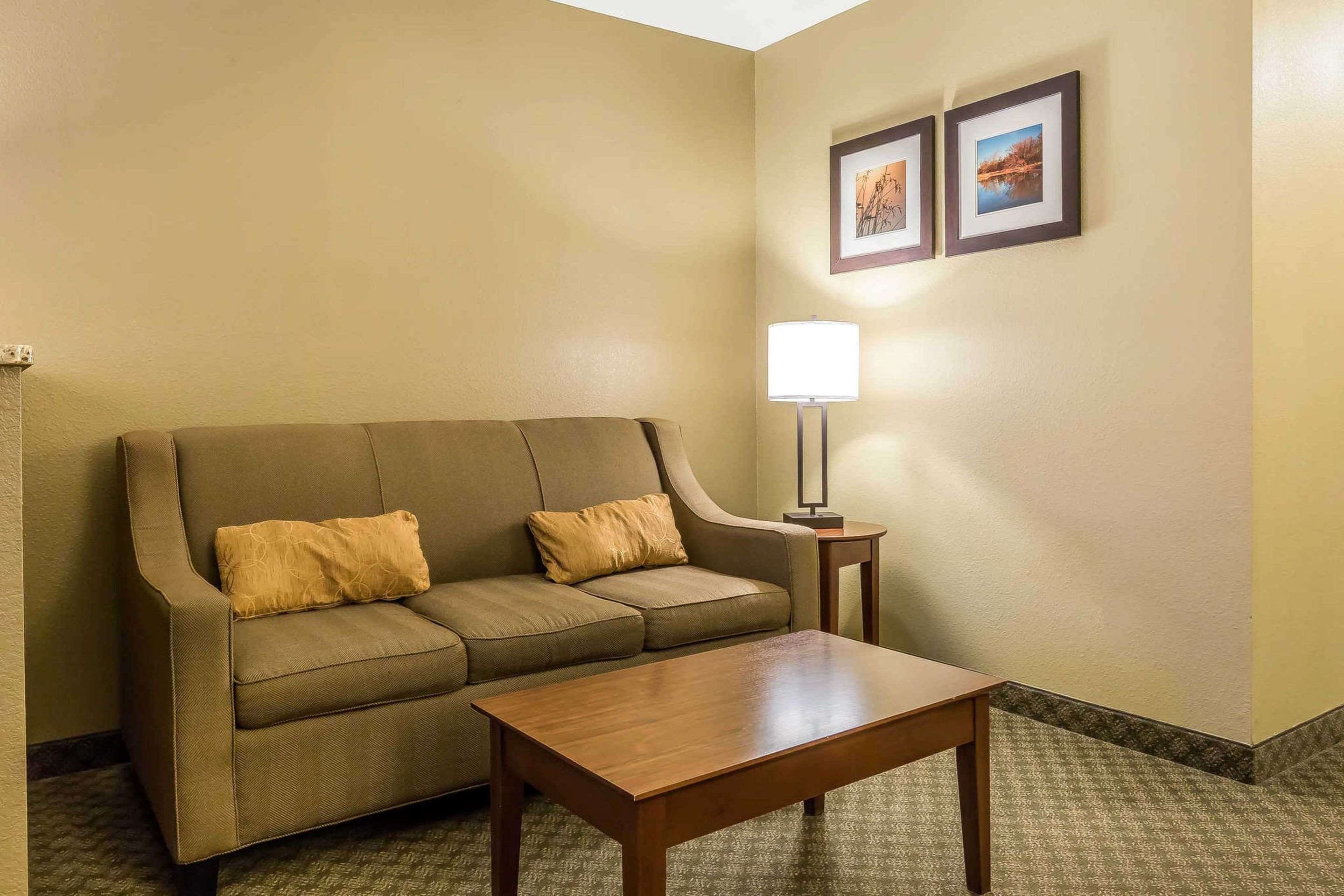 Comfort Inn & Suites East Moline Photo