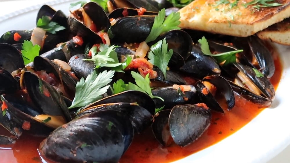 P.E.I MUSSELS FRA DIAVOLO