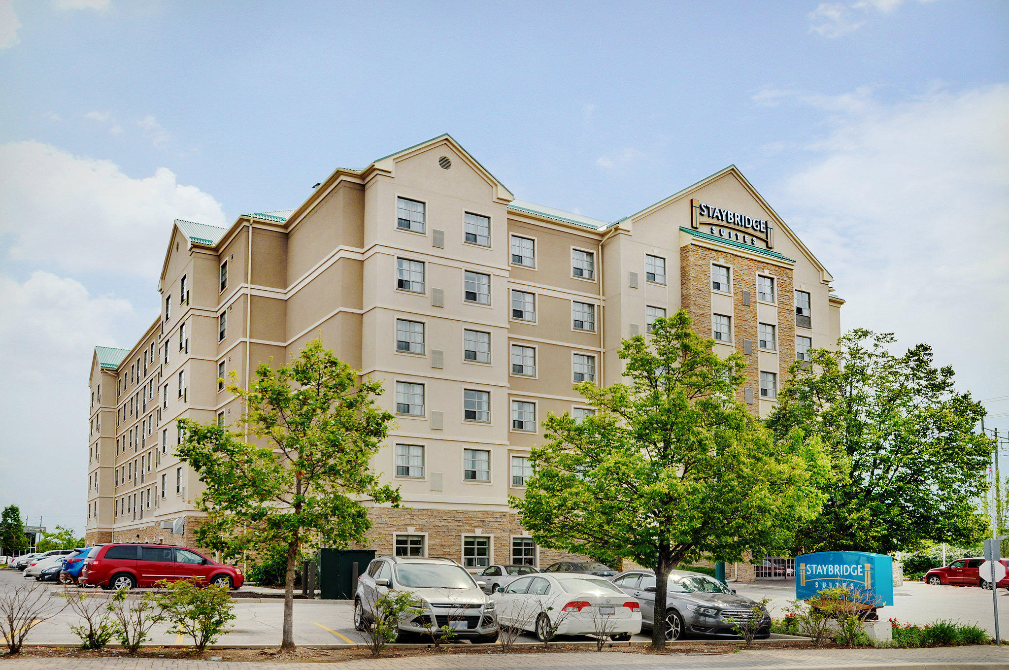 Foto de Staybridge Suites Oakville-Burlington, an IHG Hotel