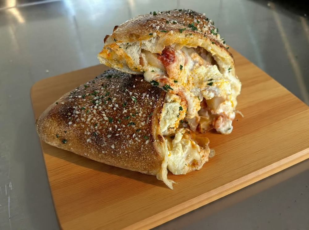 ELIAS’S CALZONE
