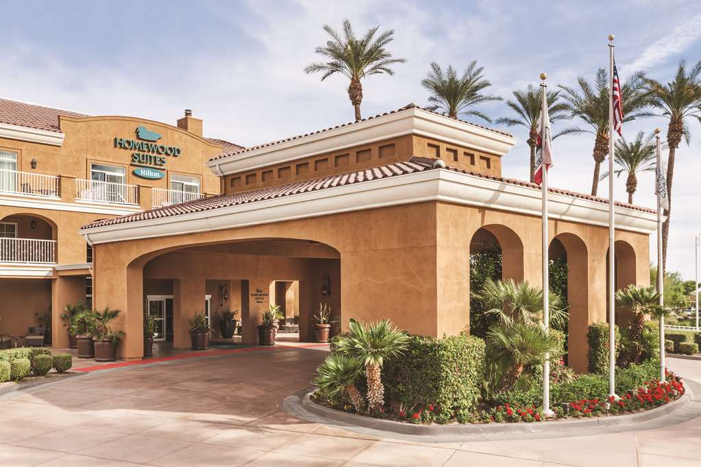 Homewood Suites by Hilton La Quinta Logo