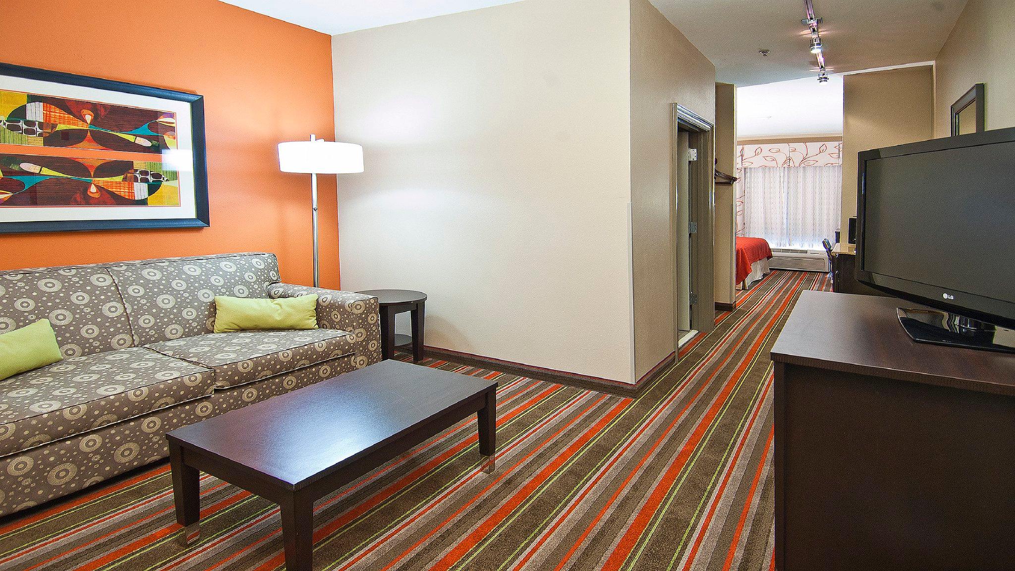 Holiday Inn & Suites Opelousas Photo