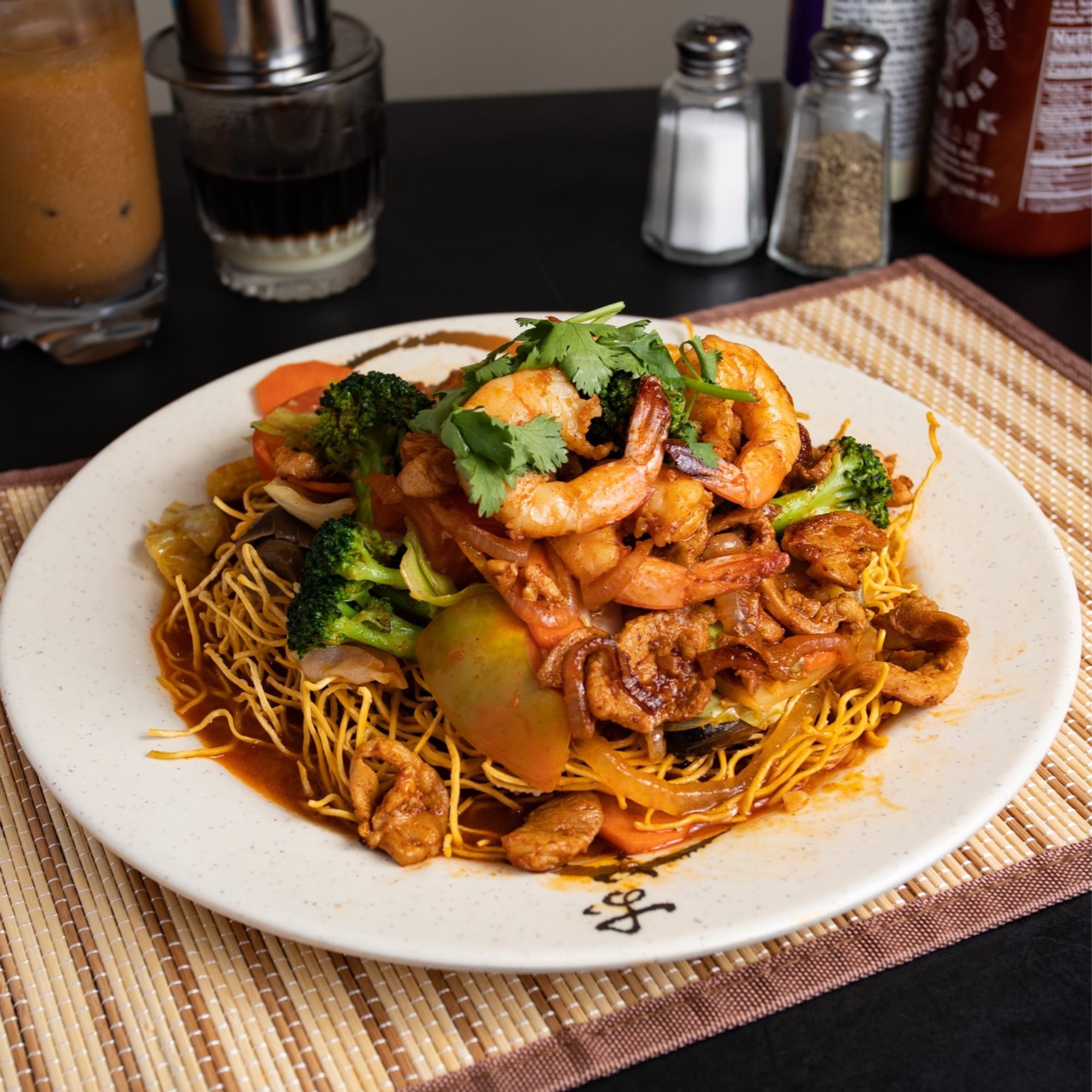 20. Shrimp, pork, chicken, veggie with crispy noodle - mì xào giòn