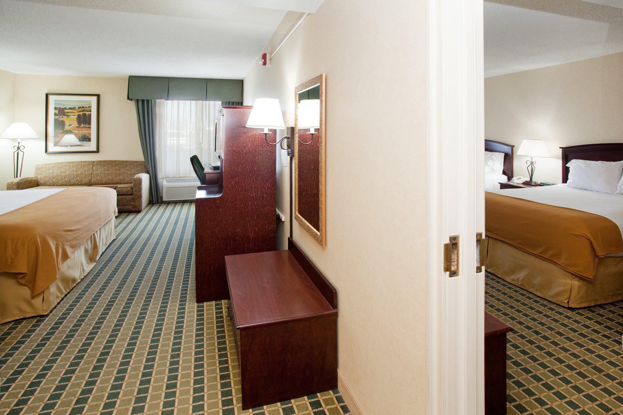 Holiday Inn Express la Junta Photo