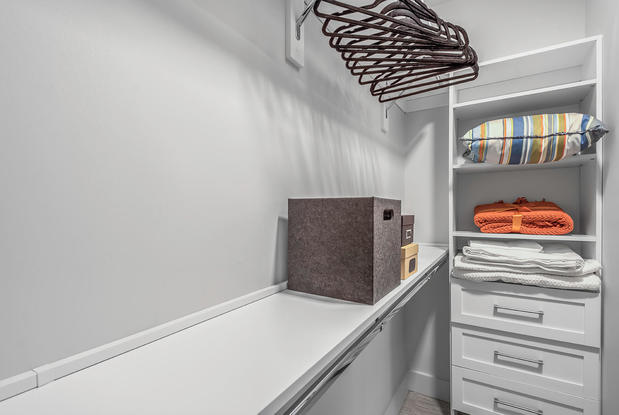 Images Camden Grandview Apartments and Townhomes