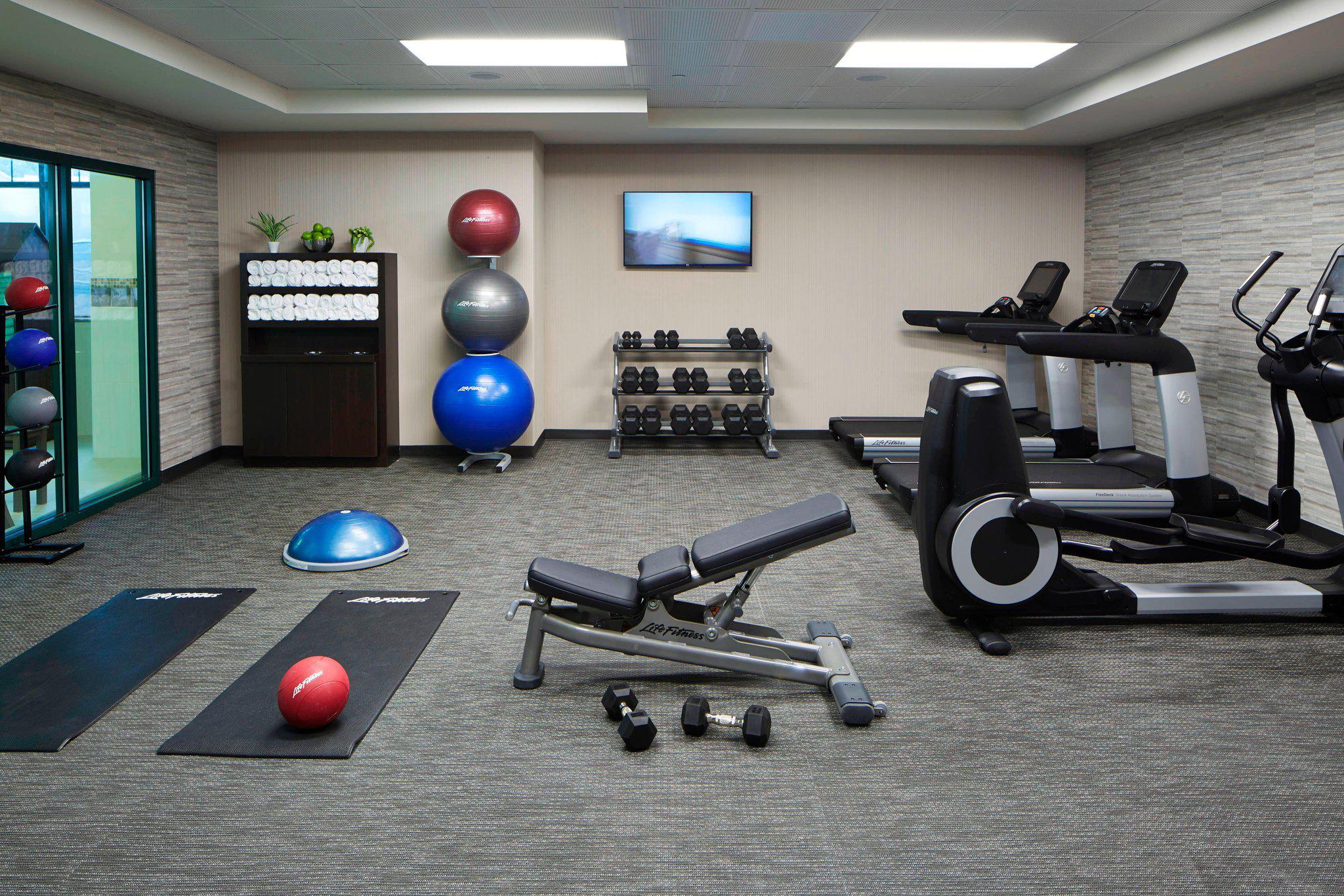 Courtyard by Marriott Lake George Photo