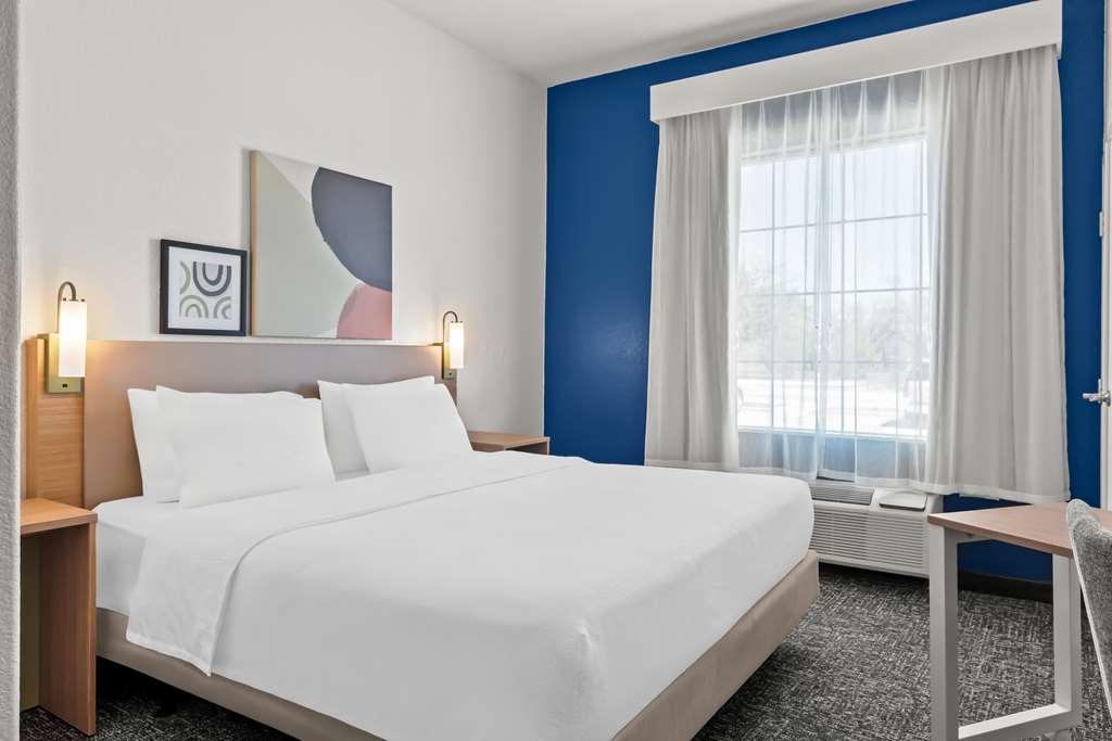 Spark by Hilton Selma Image