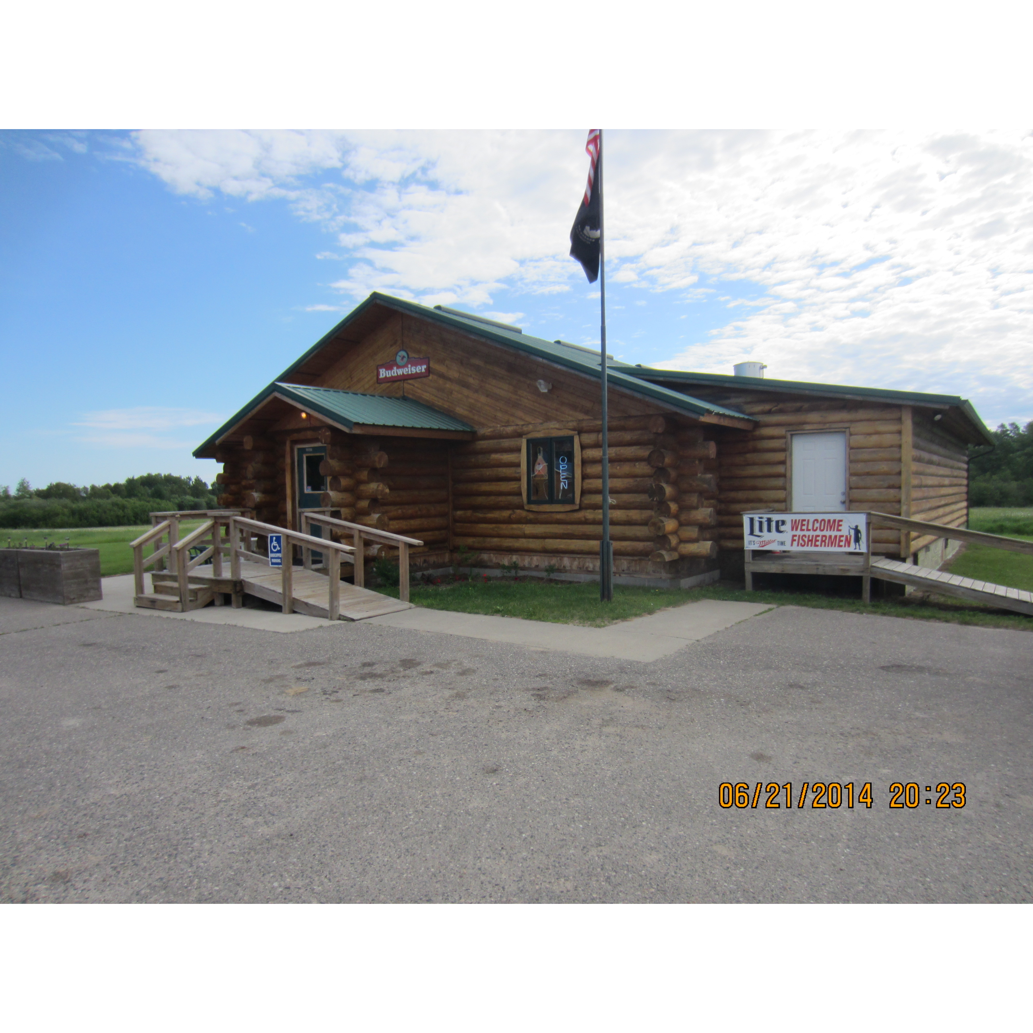 Fish Tales Bar and Grill Logo