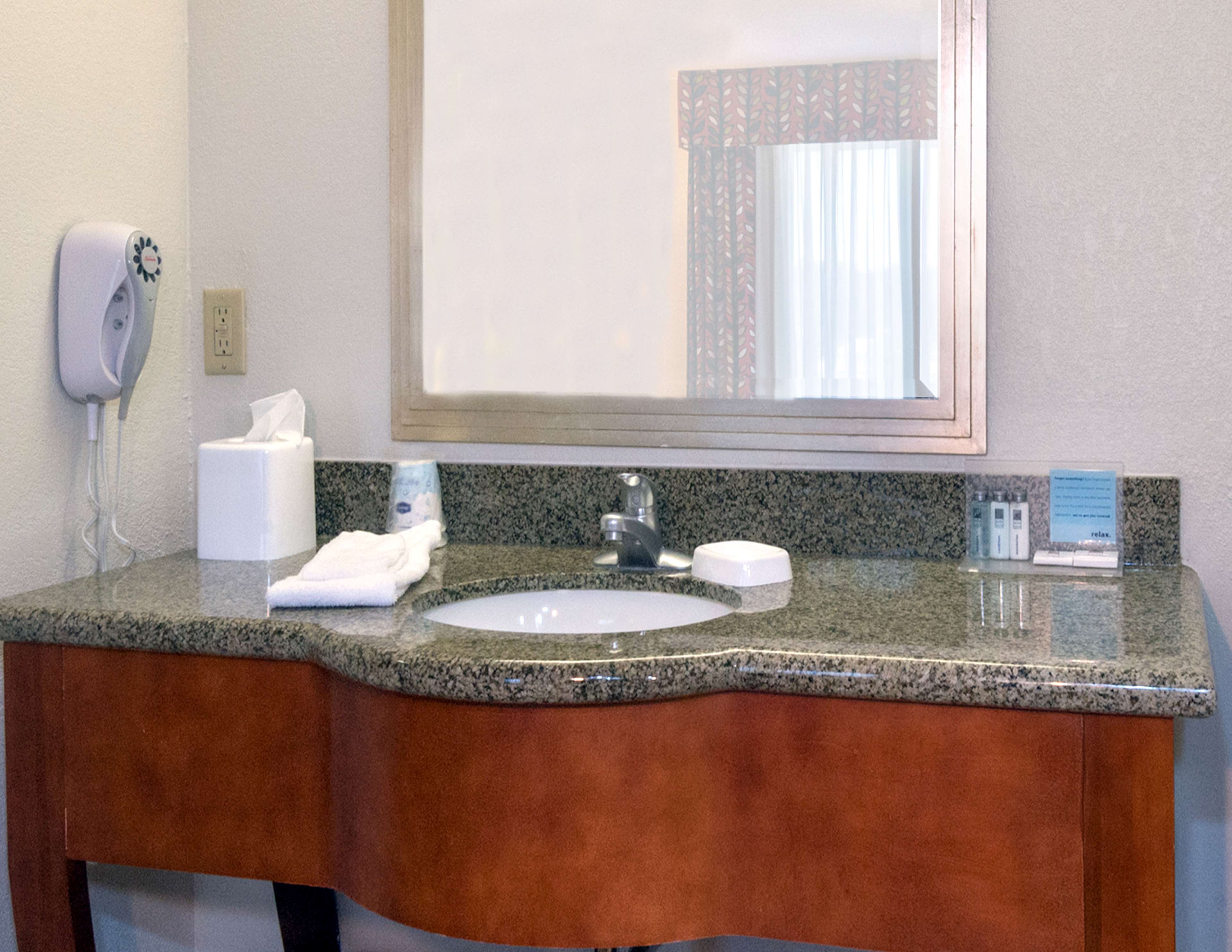 Guest room bath