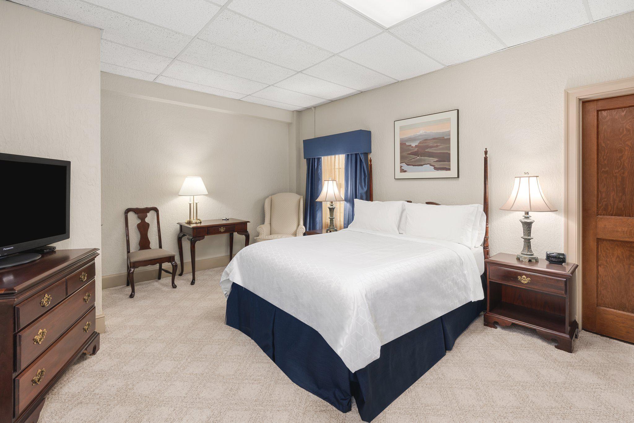 IHG Army Hotels Bronson Hall - Historia Image