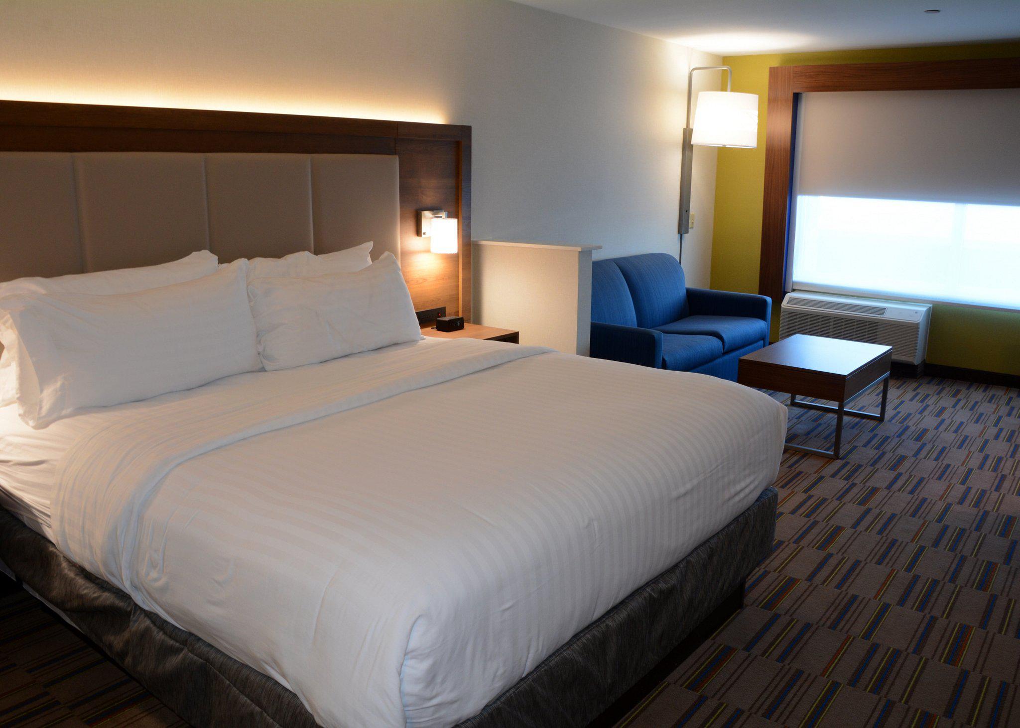 Holiday Inn Express & Suites Pittsburgh - Monroeville Photo