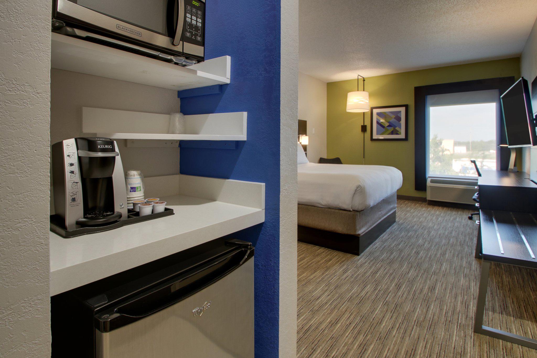 Holiday Inn Express & Suites Lebanon Photo