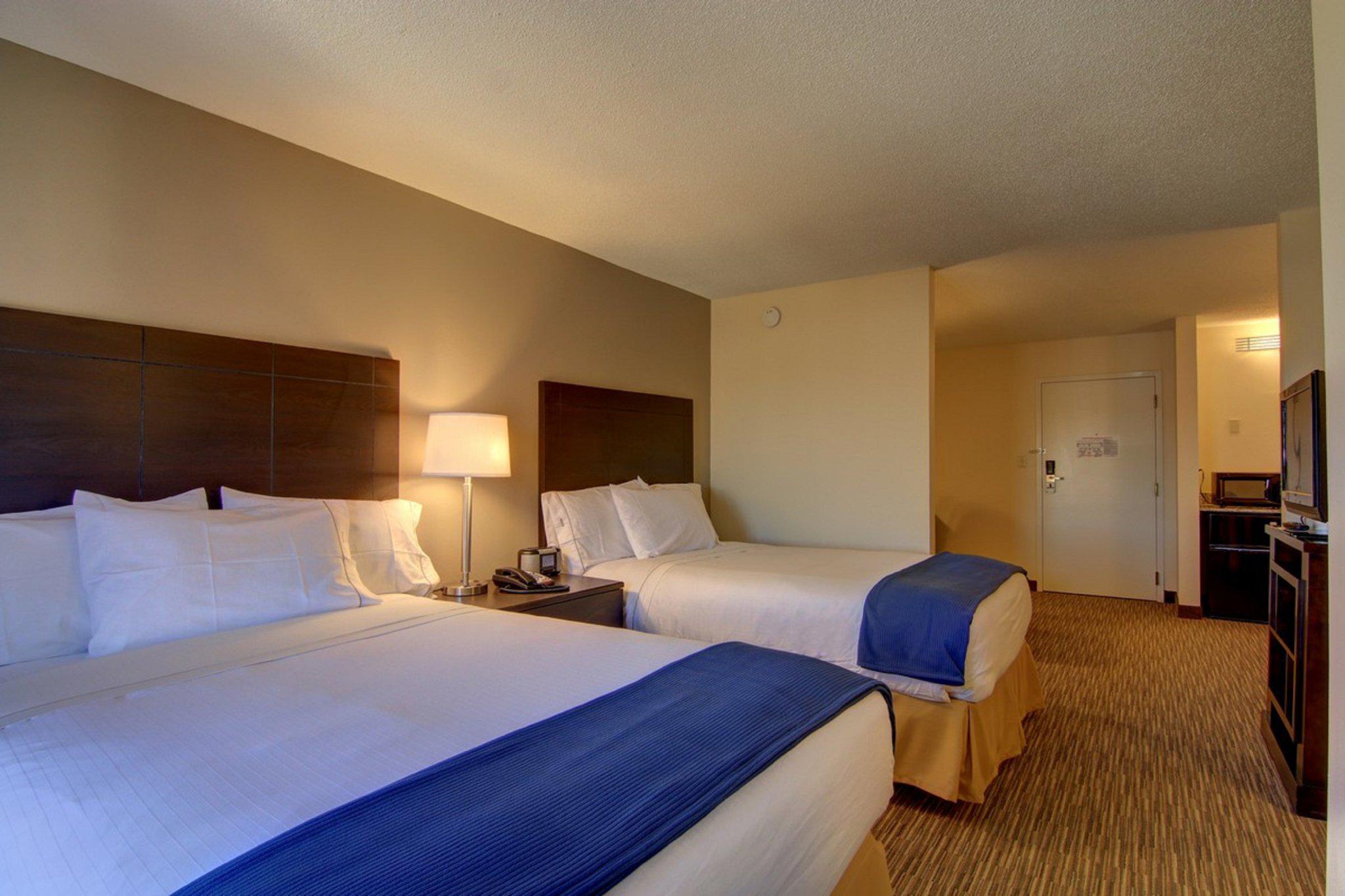 Holiday Inn Express & Suites Alpharetta - Windward Parkway Photo