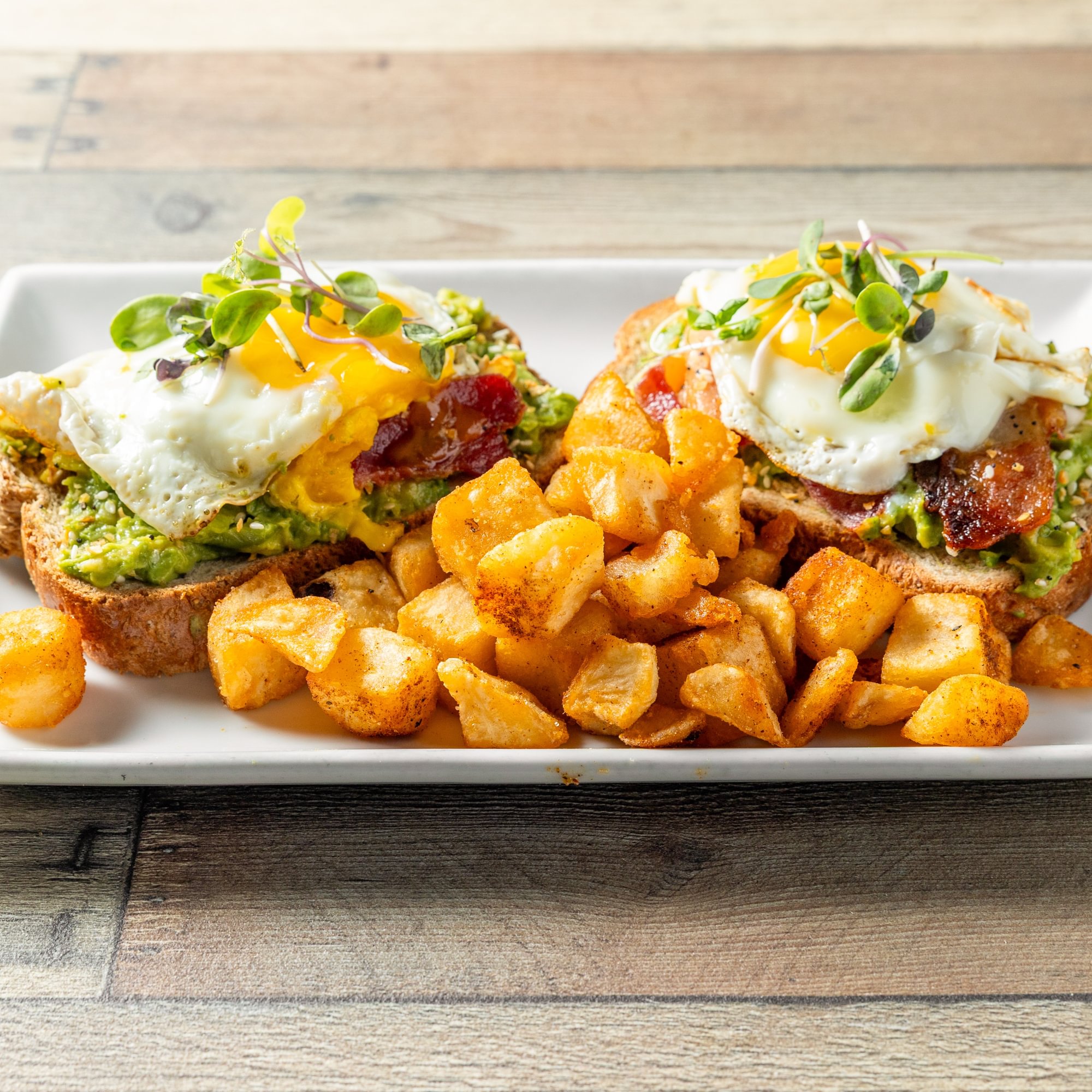Avo Smash w/Bacon & Eggs
