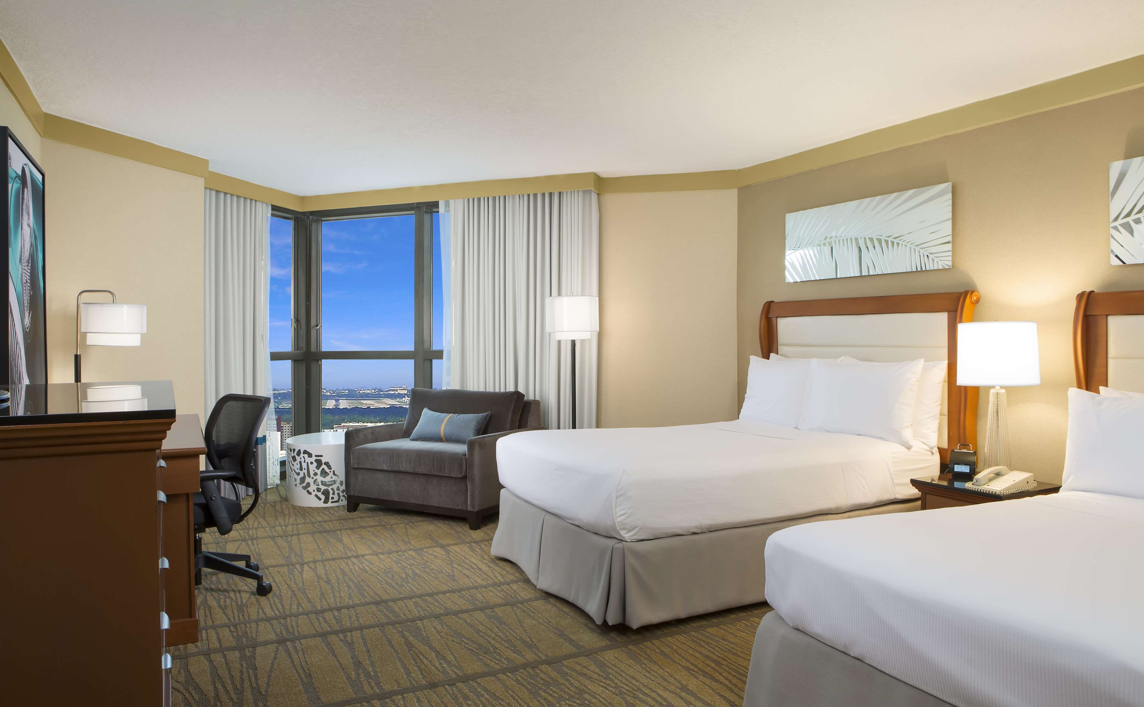 DoubleTree by Hilton Miami Airport & Convention Center Photo