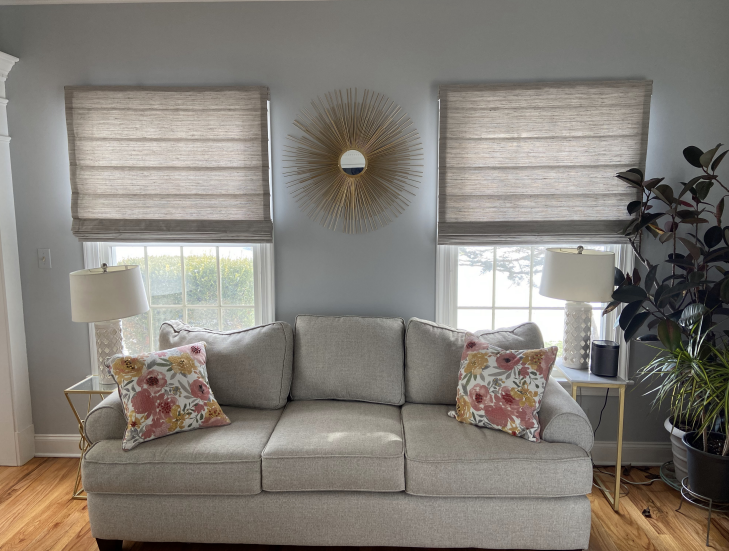 Need some fresh ideas? This living space from Phillipsburg might just be the freshest! Our Roman Shades are a great match for the sofa, plus they add interesting texture to complement the rest of the deÌcor.