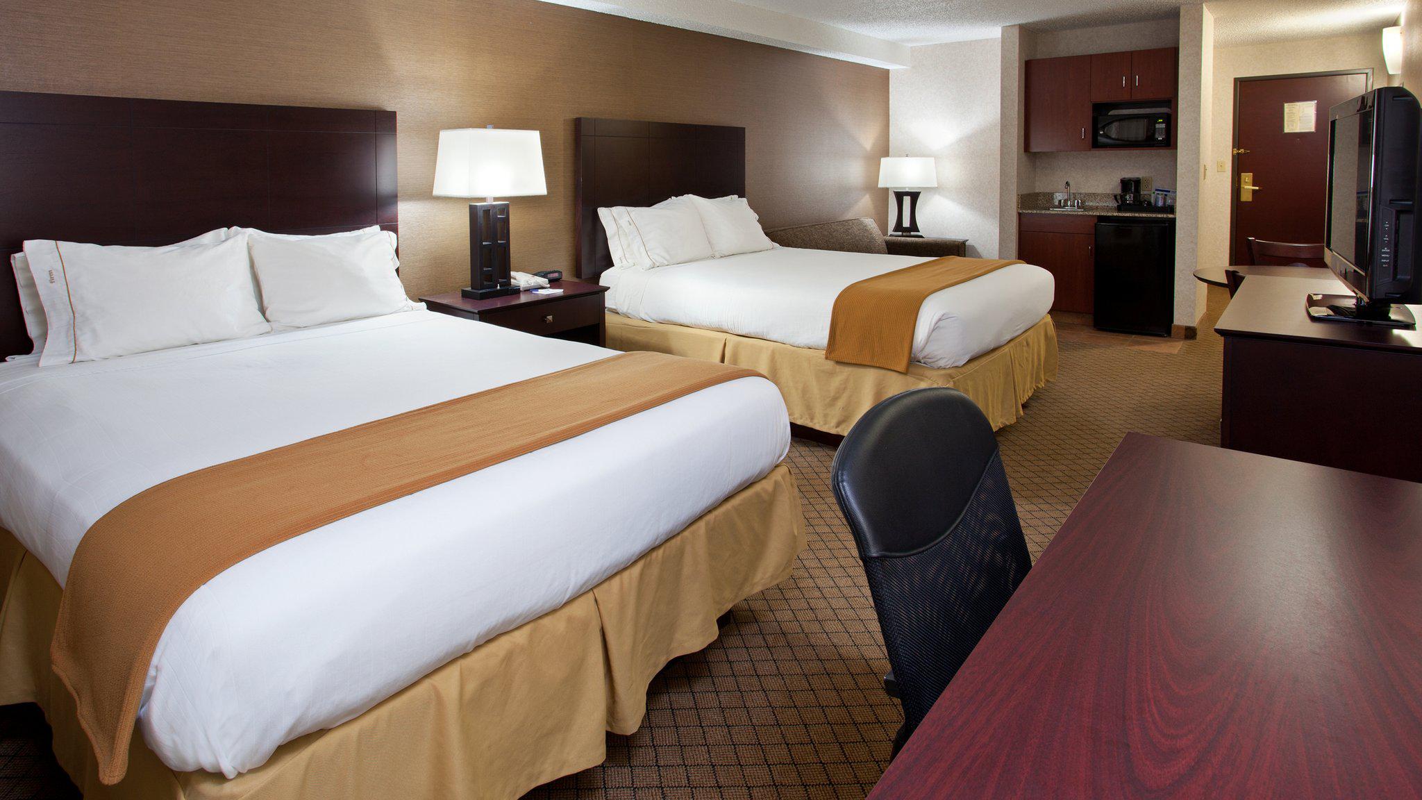 Holiday Inn Express & Suites Wadsworth Photo