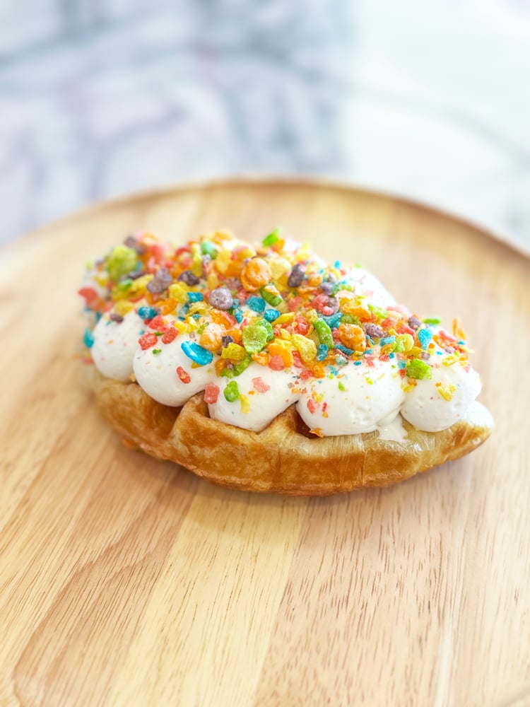 Croffle - Fruity Pebbles