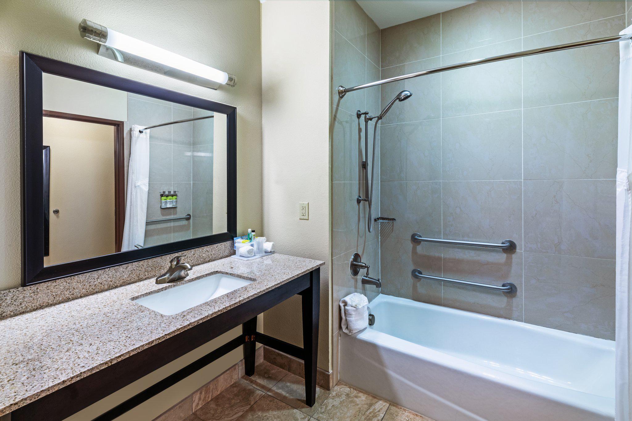 Holiday Inn Express & Suites Floresville Photo