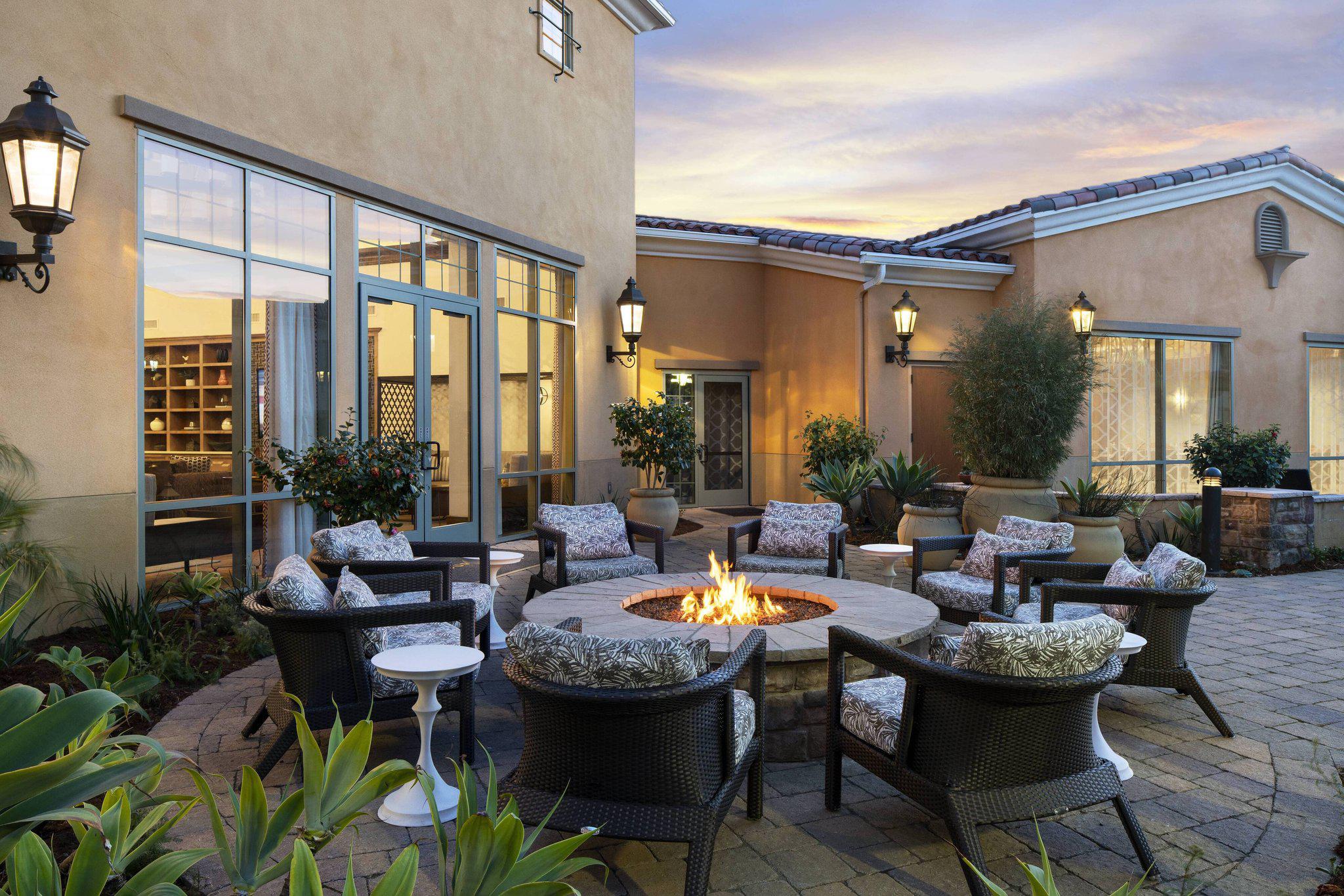 Courtyard by Marriott Santa Barbara Goleta Photo